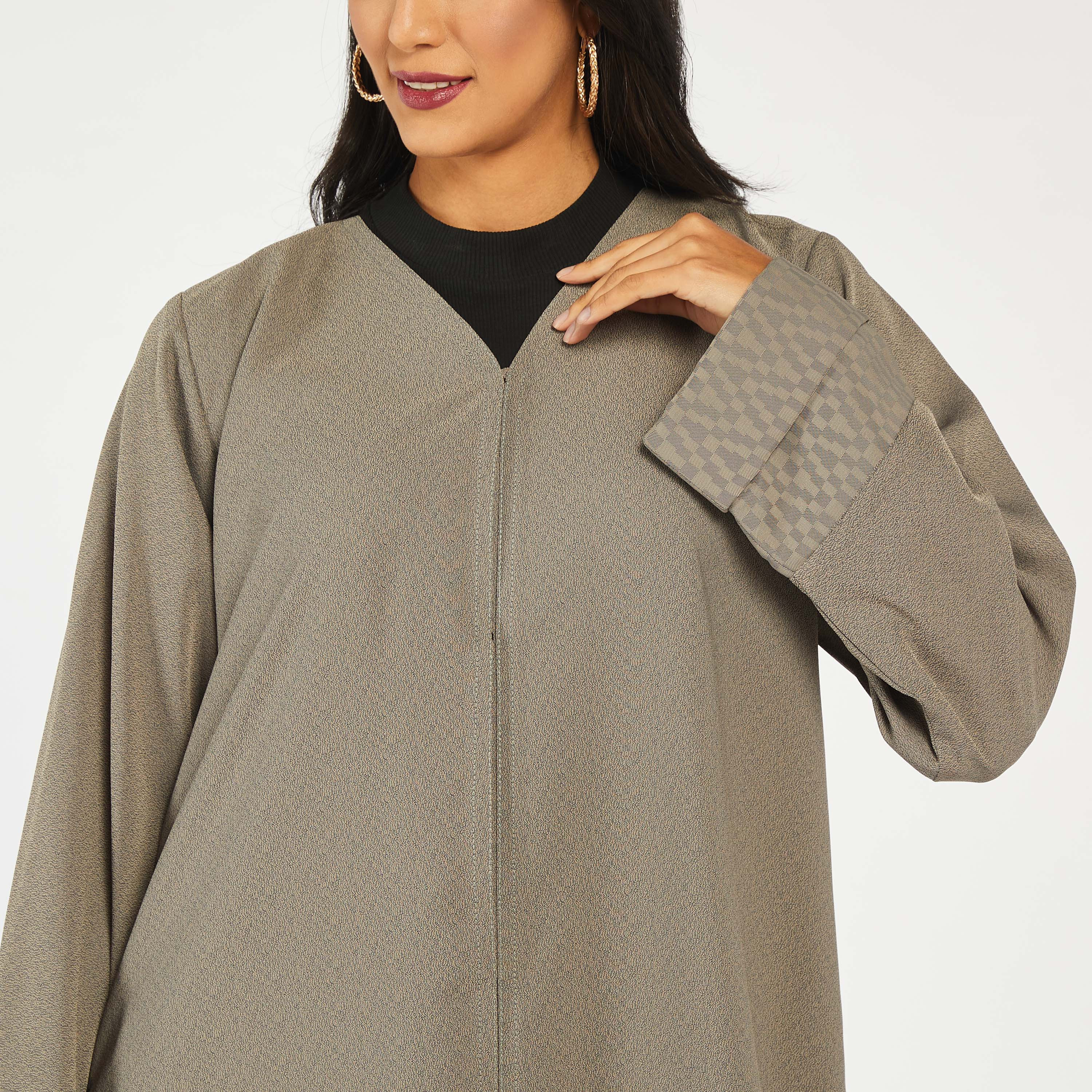 عباية بارزة الملمس بياقة v وحجاب من كابدا-women-arabicclothing-abayas-image-4