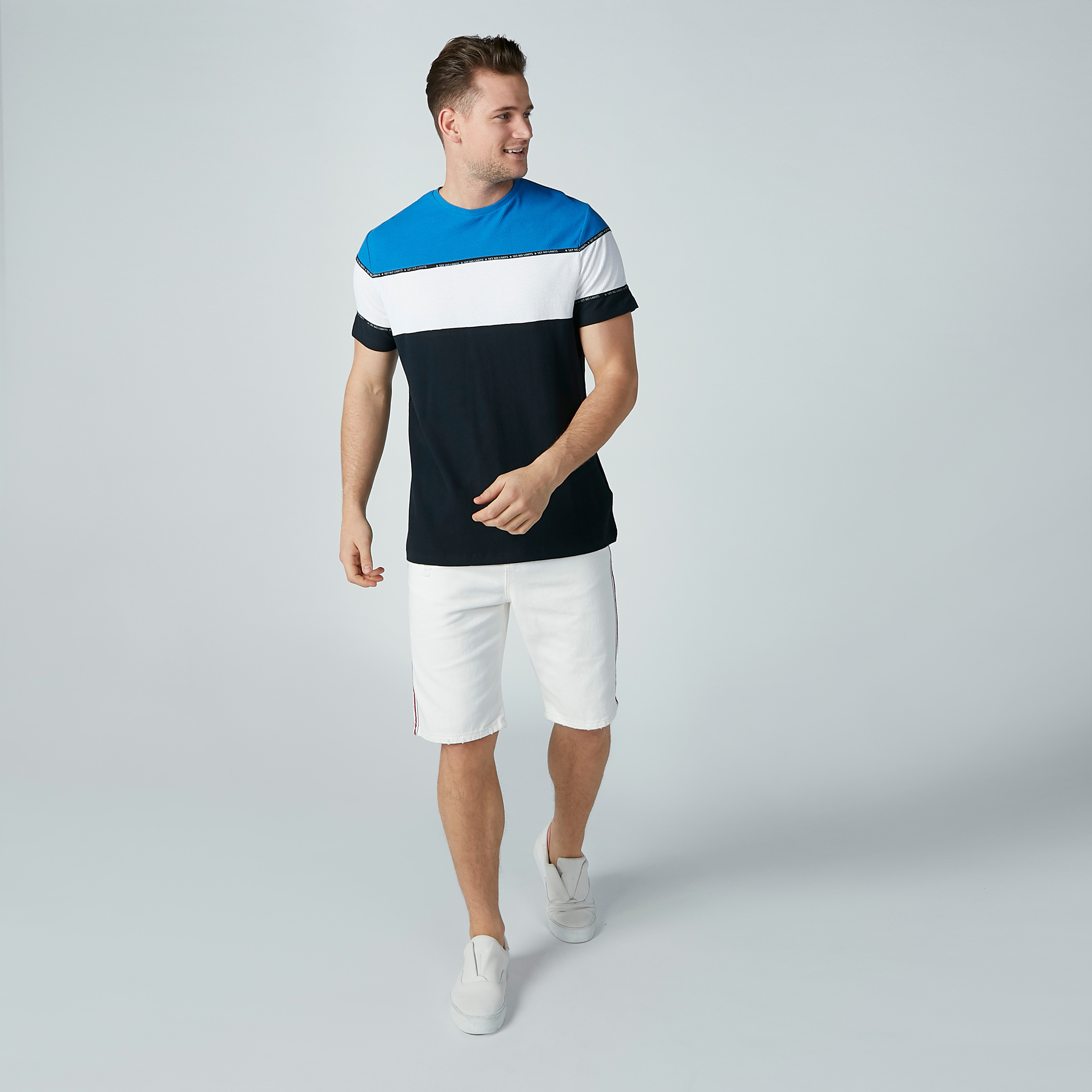 تيشيرت بياقة مستديرة وأكمام قصيرة من آيكونيك-men-clothing-tshirtsandpolos-tshirts-image-1