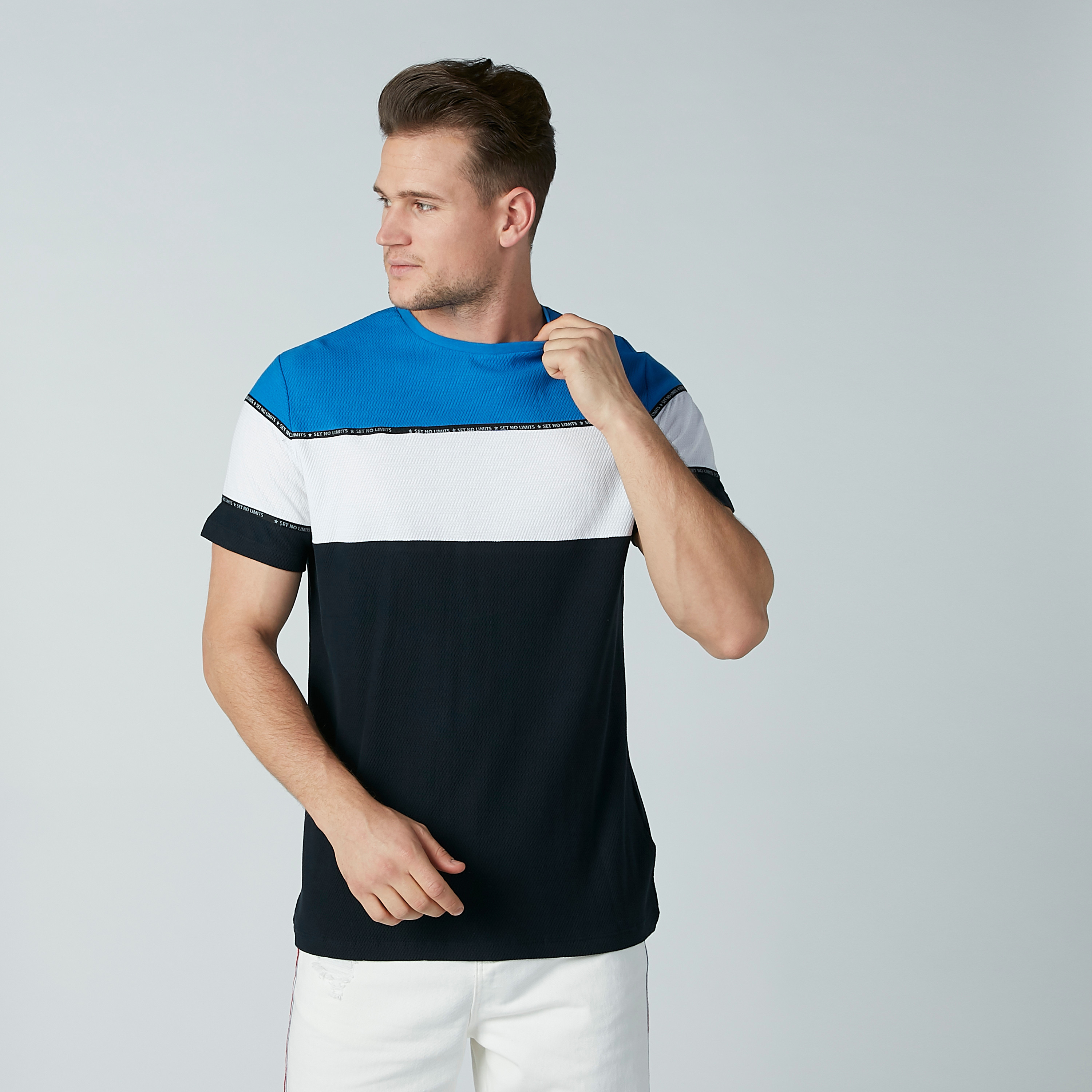 تيشيرت بياقة مستديرة وأكمام قصيرة من آيكونيك-men-clothing-tshirtsandpolos-tshirts-image-2