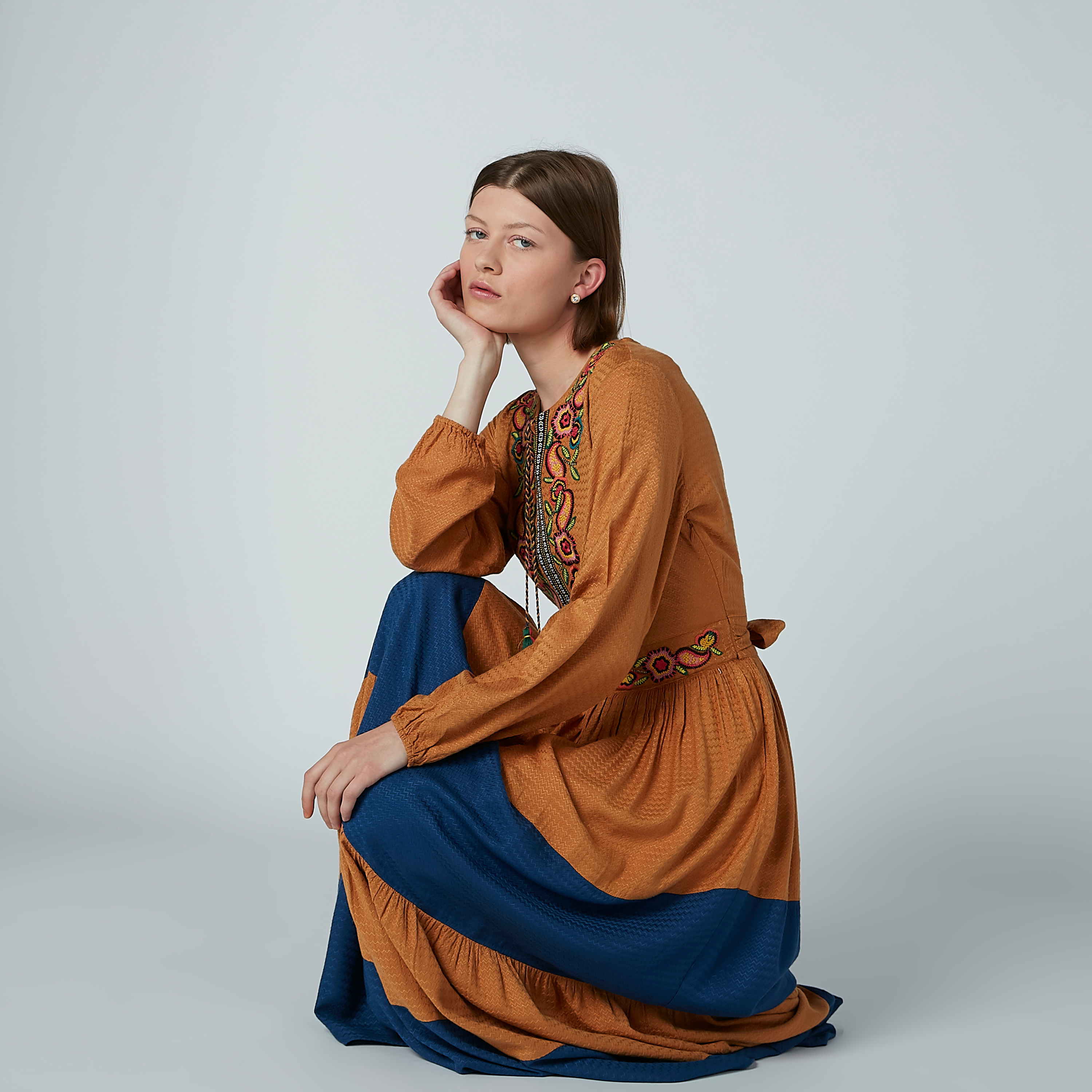فستان إيه لاين طويل مطرّز بأكمام طويلة من آيكونيك-women-clothing-dresses-image-2