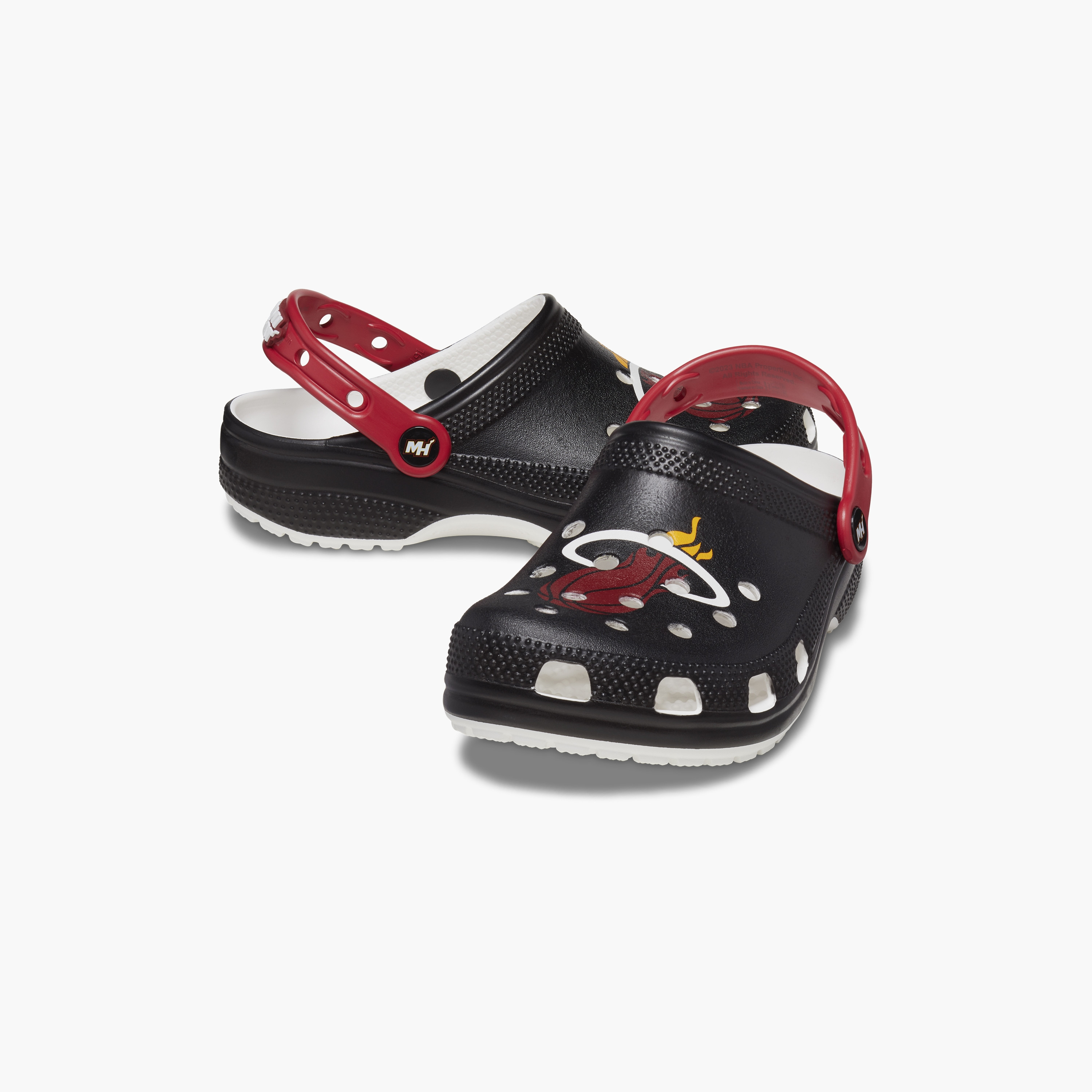 قباقيب كلاسيكية من كروكس ذو سليب أون إن بي إيه ميامي هيت للجنسين | 208861-001-women-shoes-sandals-flats-image-1