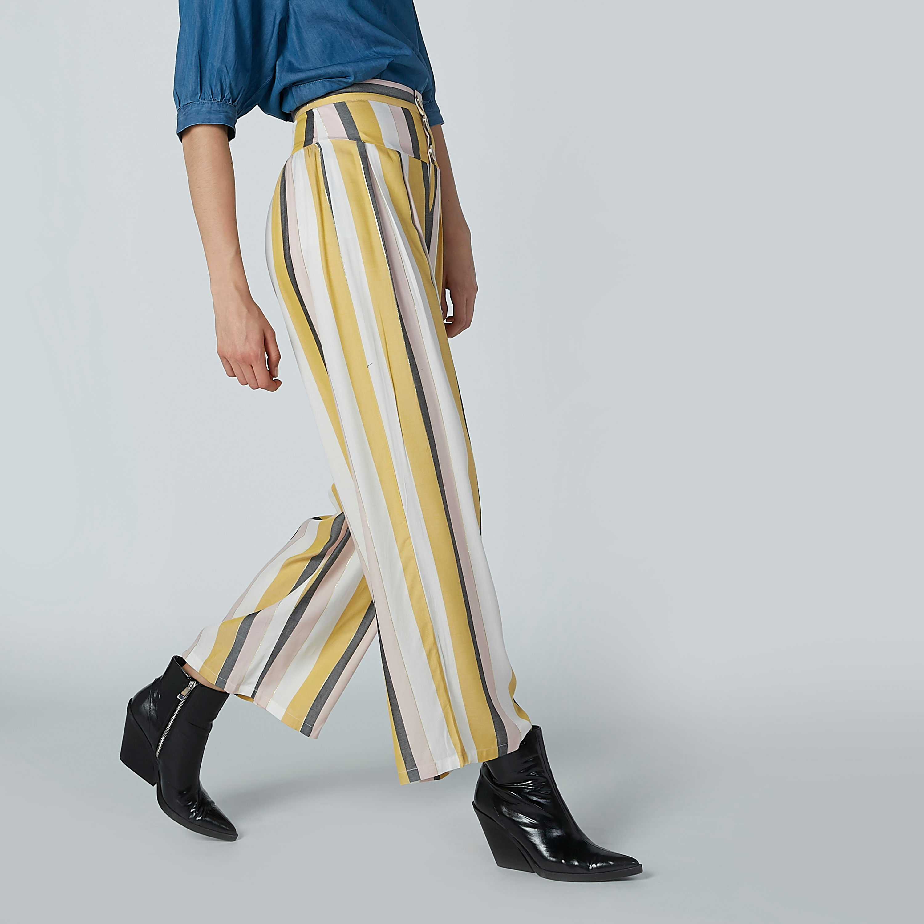 بنطال بالازو مقلّم بقصّة واسعة من آيكونيك-women-clothing-bottoms-trousers-image-1