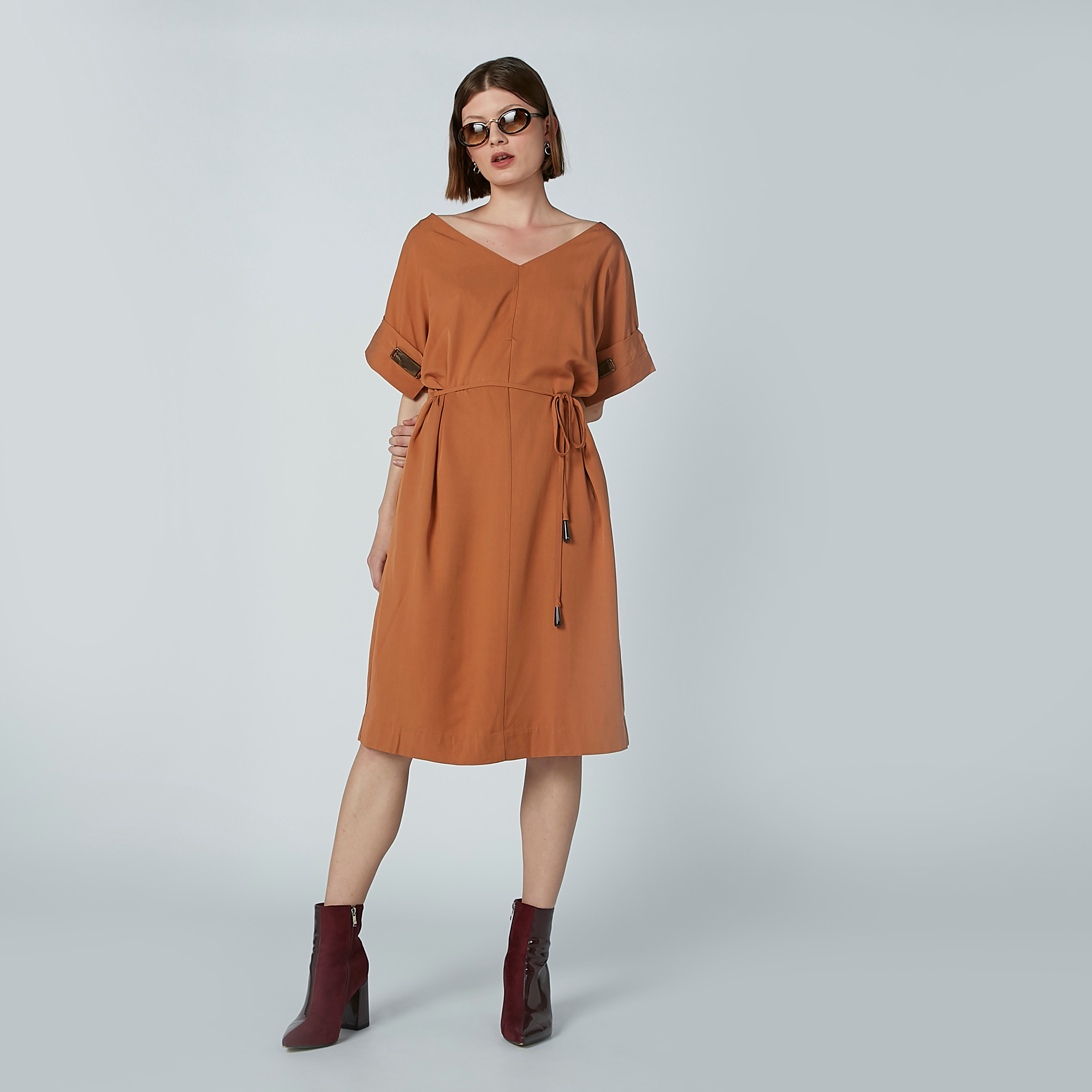 Buy Women s Iconic Midi Shift Dress with Extended Sleeves and Tie Up Online Centrepoint Kuwait