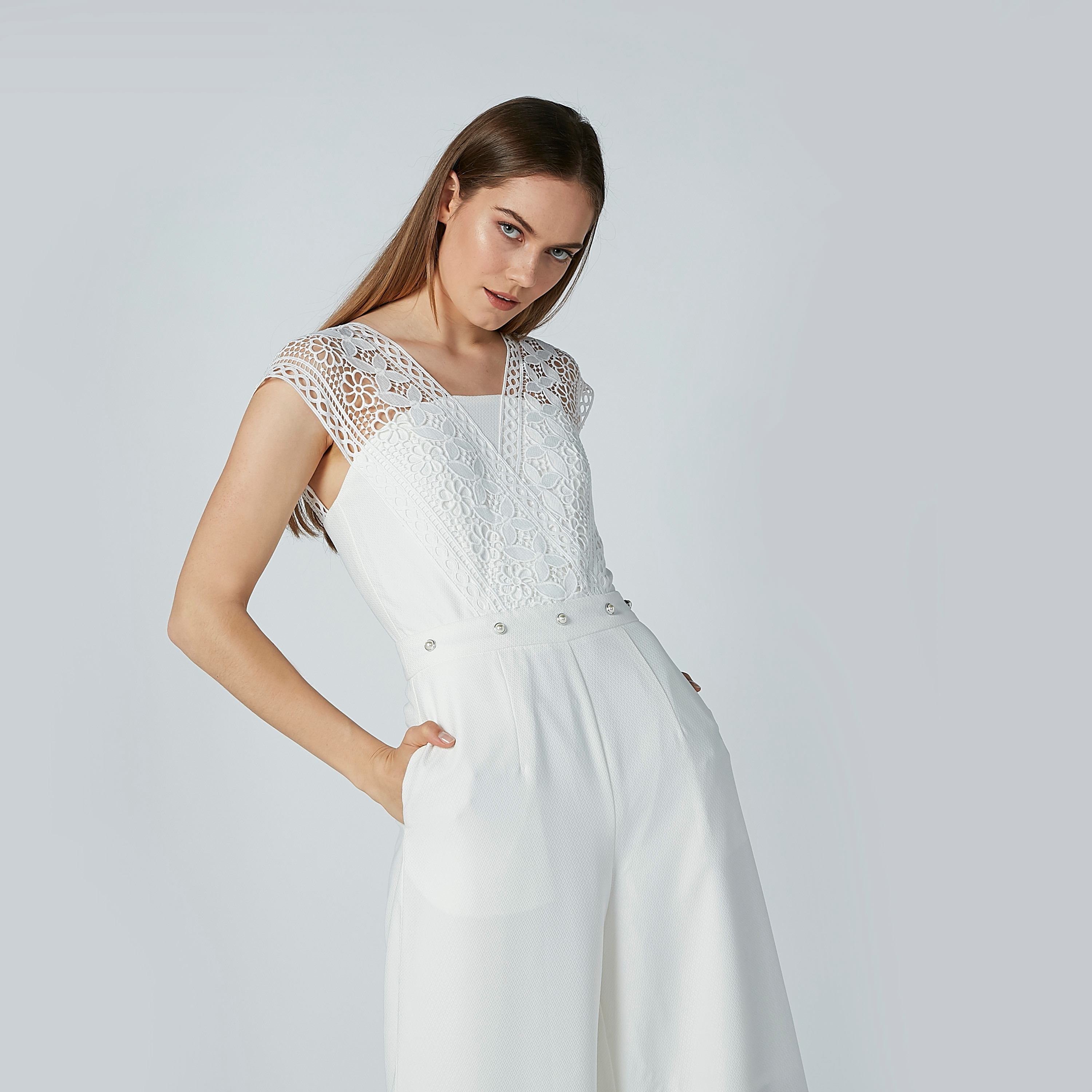 أفرول دون أكمام بتفاصيل دانتيل وجيوب من آيكونيك-women-clothing-jumpsuits-image-1
