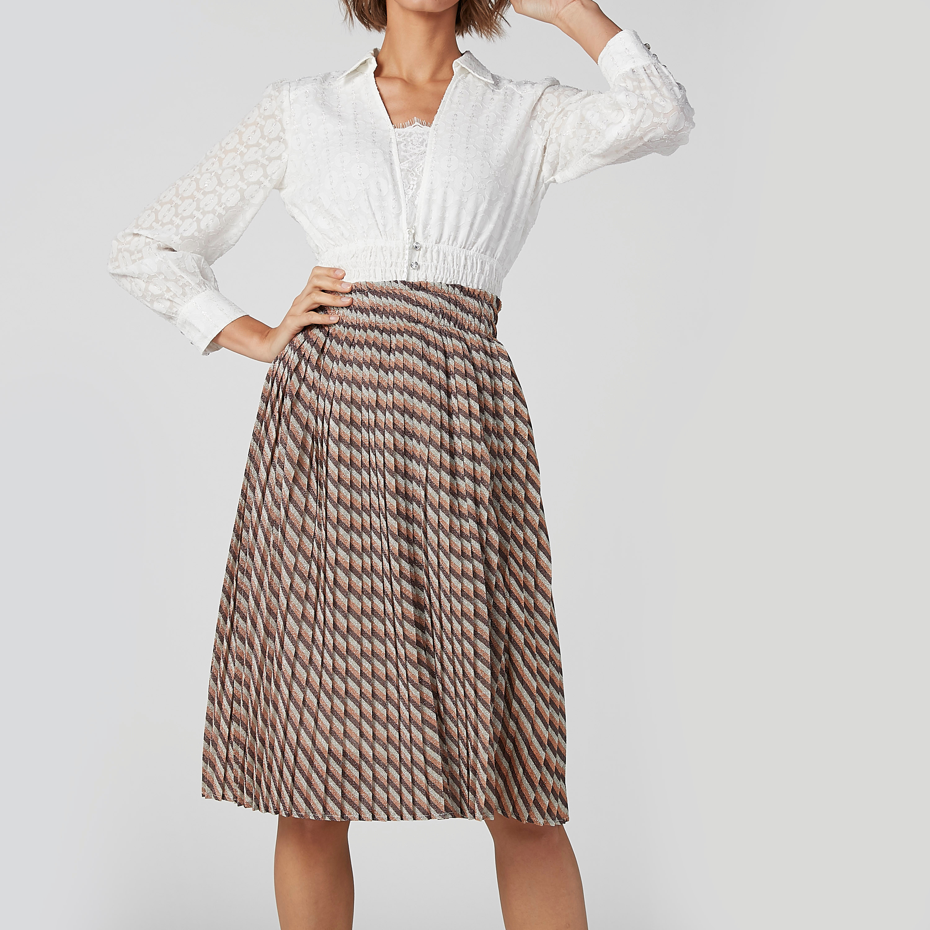 تنورة متوسطة الطول بخصر مطّاطي عريض وطبعات من آيكونيك-women-clothing-bottoms-skirts-image-1