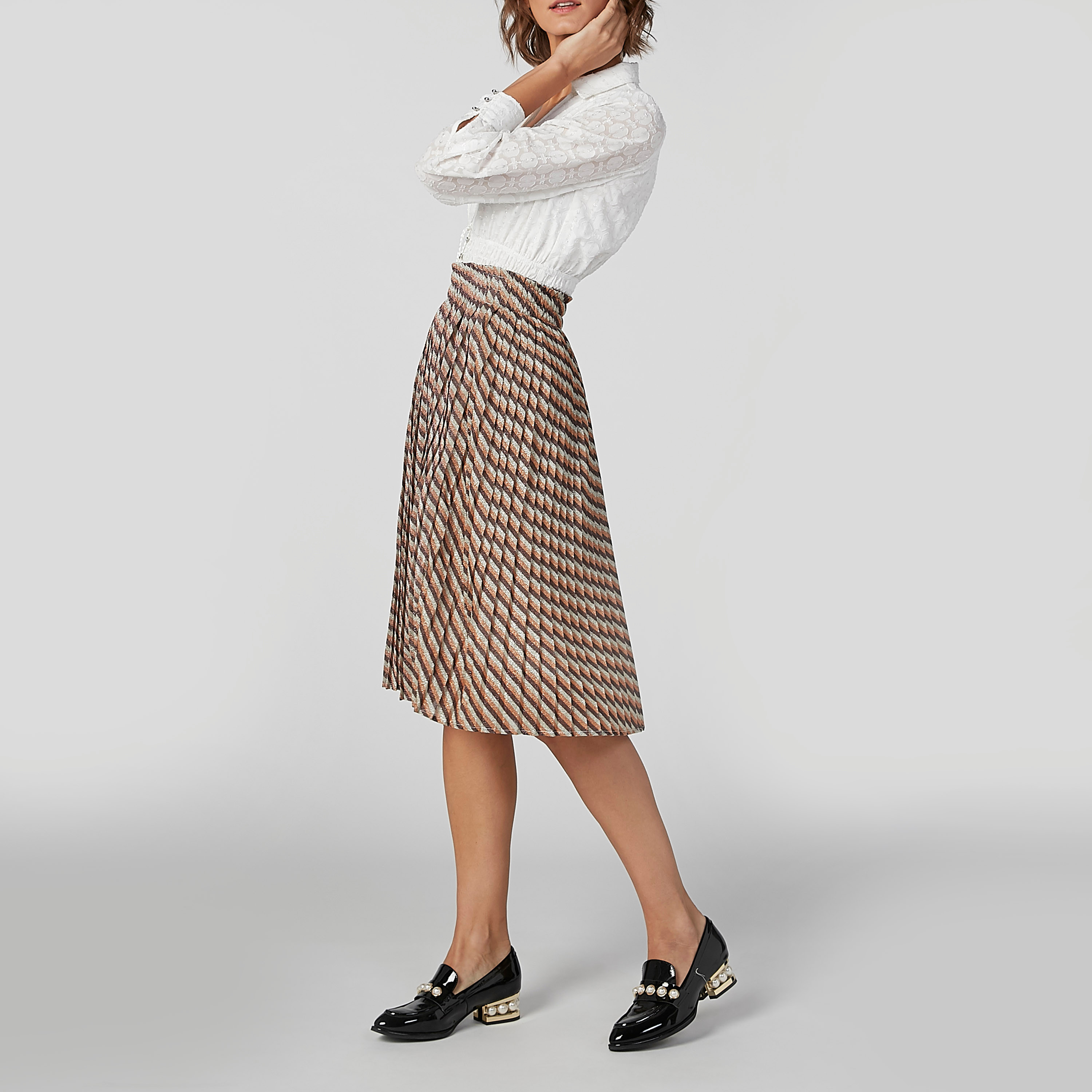 تنورة متوسطة الطول بخصر مطّاطي عريض وطبعات من آيكونيك-women-clothing-bottoms-skirts-image-2