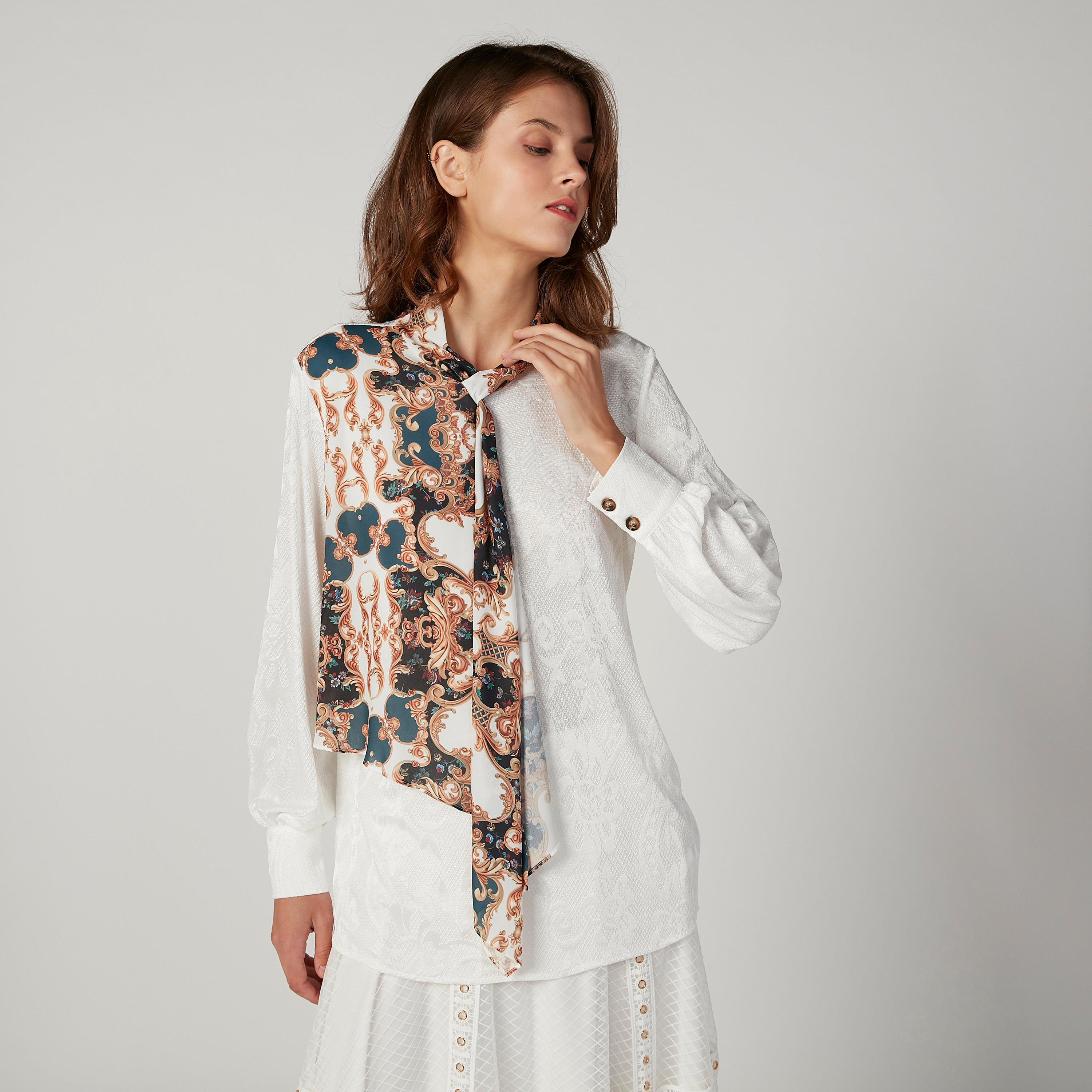 بلوزة بأكمام طويلة وطبعات مع ربطة عنق من آيكونيك-women-clothing-shirtsandblouses-blouses-image-1