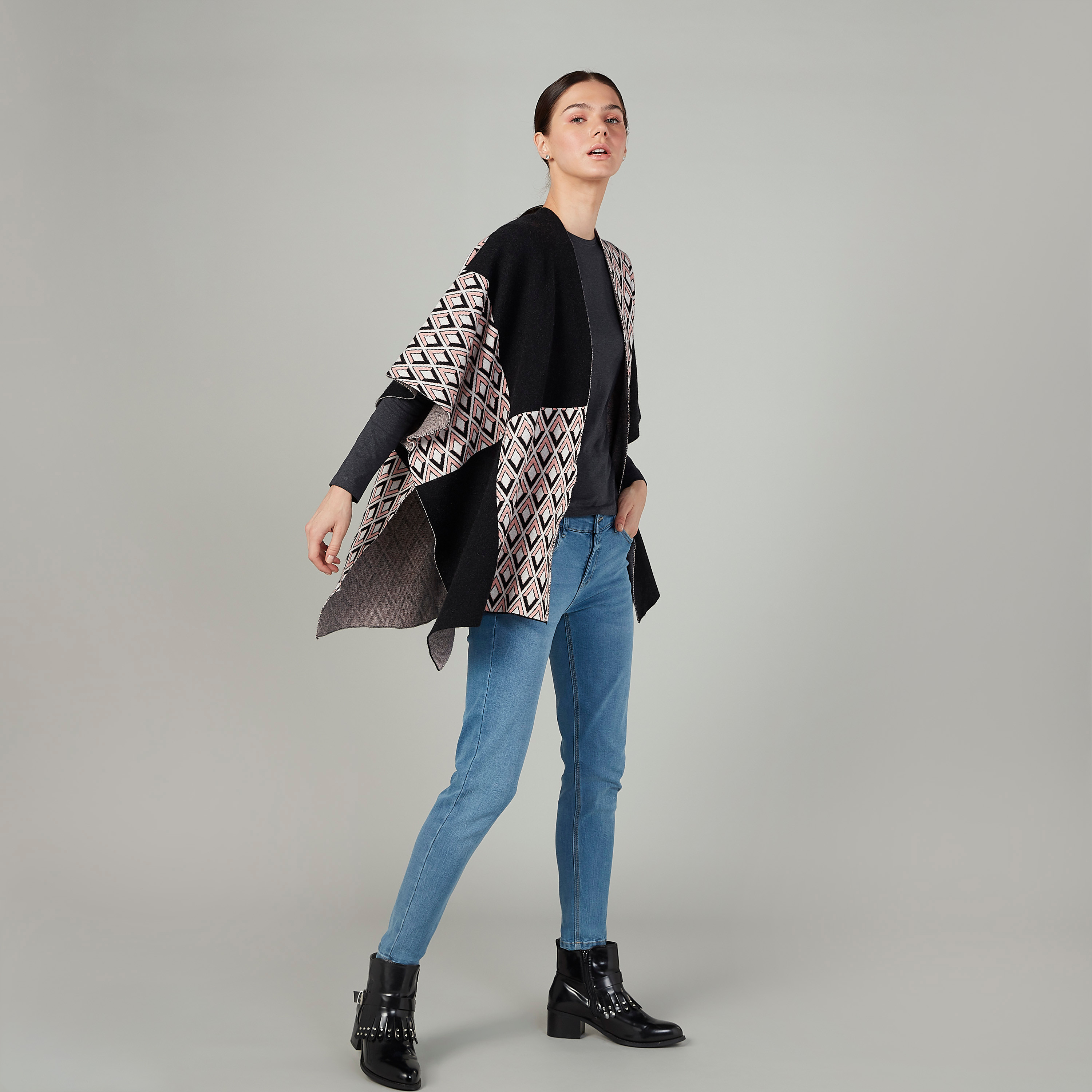 كارديجان بقصّة واسعة وأكمام متصلة وطبعات من آيكونيك-women-winterwear-cardigansandjumpers-cardigans-image-2