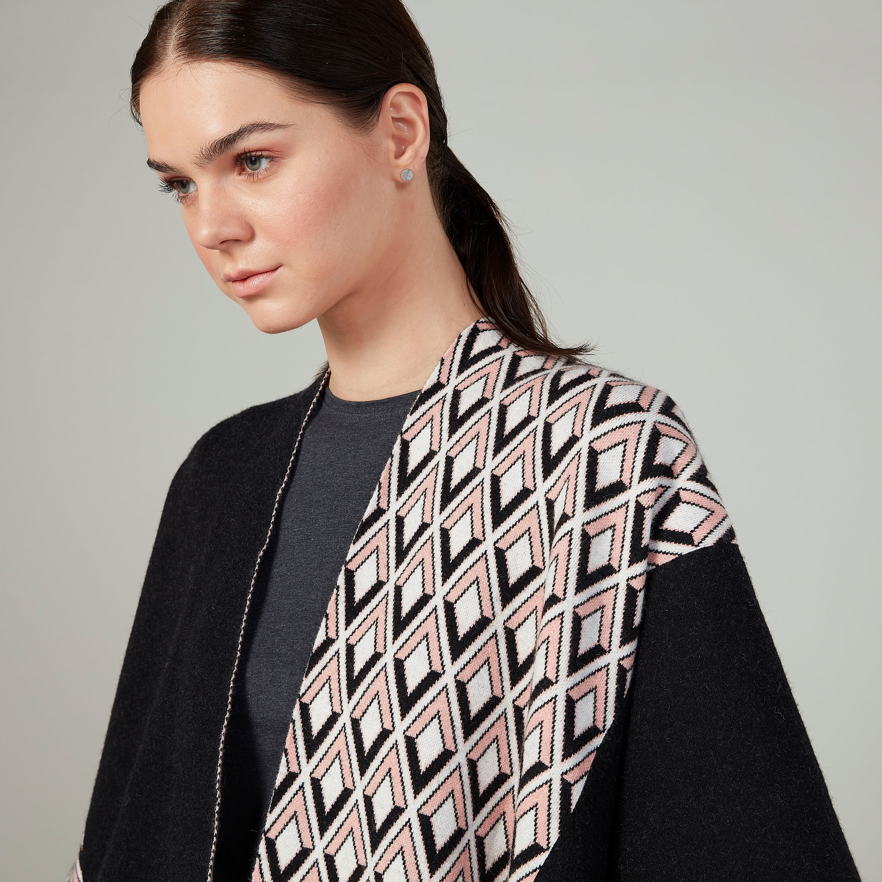 كارديجان بقصّة واسعة وأكمام متصلة وطبعات من آيكونيك-women-winterwear-cardigansandjumpers-cardigans-image-3
