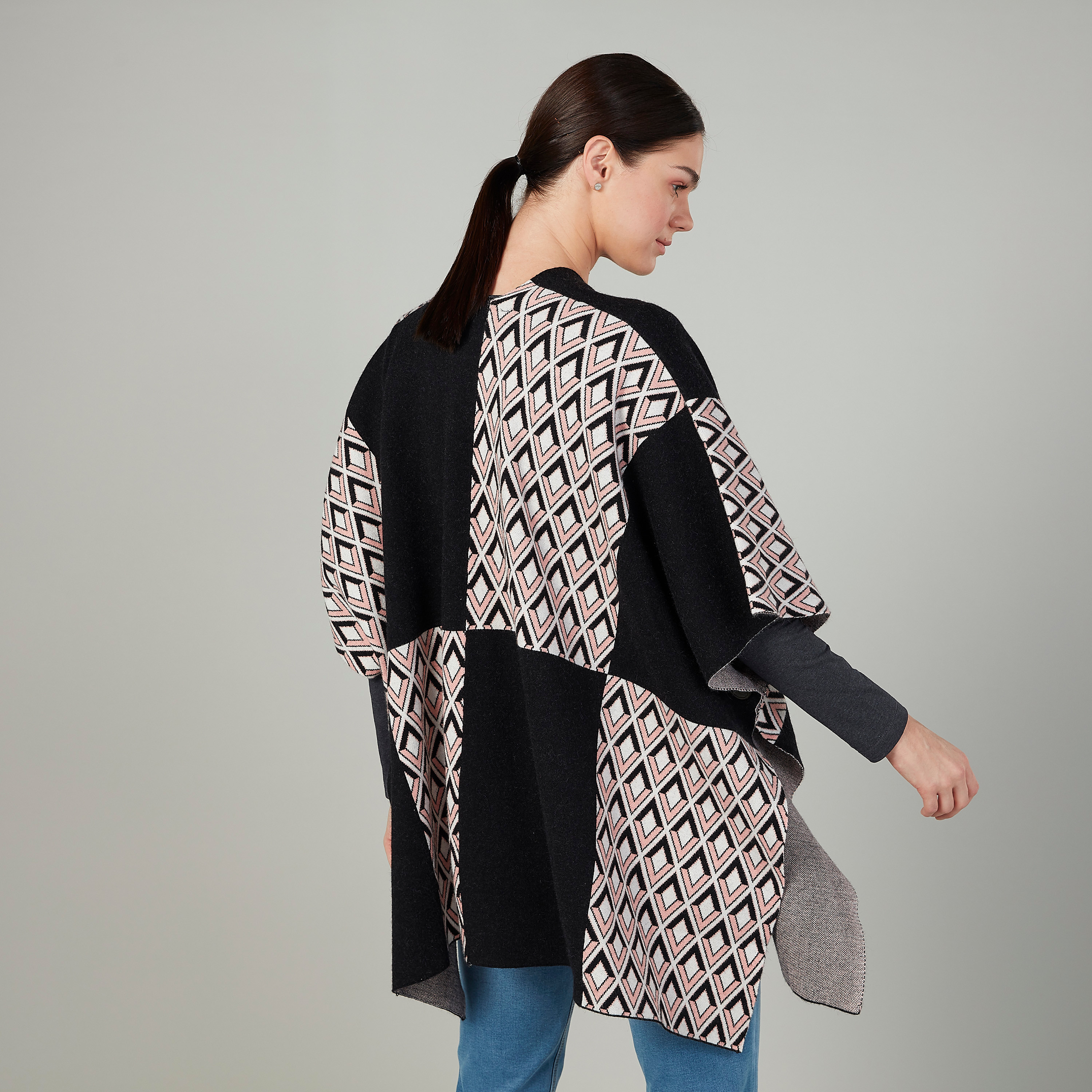 كارديجان بقصّة واسعة وأكمام متصلة وطبعات من آيكونيك-women-winterwear-cardigansandjumpers-cardigans-image-4