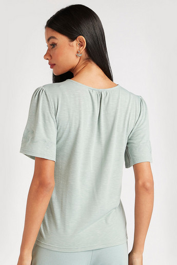 Embroidered Top with Round Neck and Short Sleeves