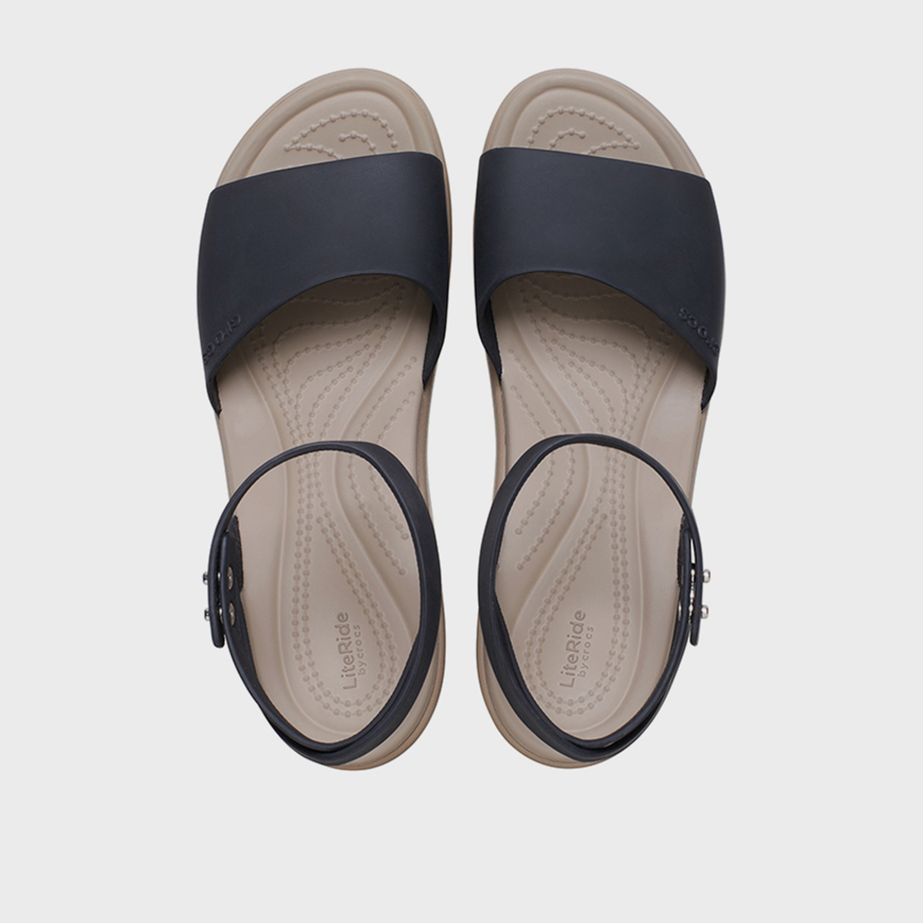 كروكس- حذاء بروكلين بكعب إسفيني وحزام بإبزيم للكاحل للنساء | 209406-07H-women-shoes-heels-image-2