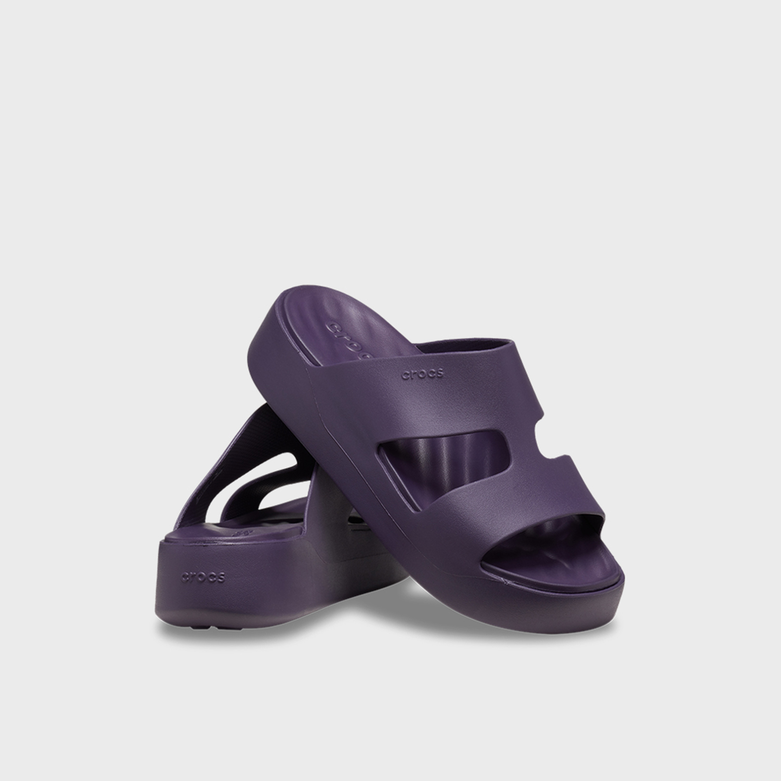 كروكس - صندل نسائي سهل الارتداء ذو ​​نعل سميك وحزام على شكل حرف H | 209409-5AS-women-shoes-sandals-flats-image-1