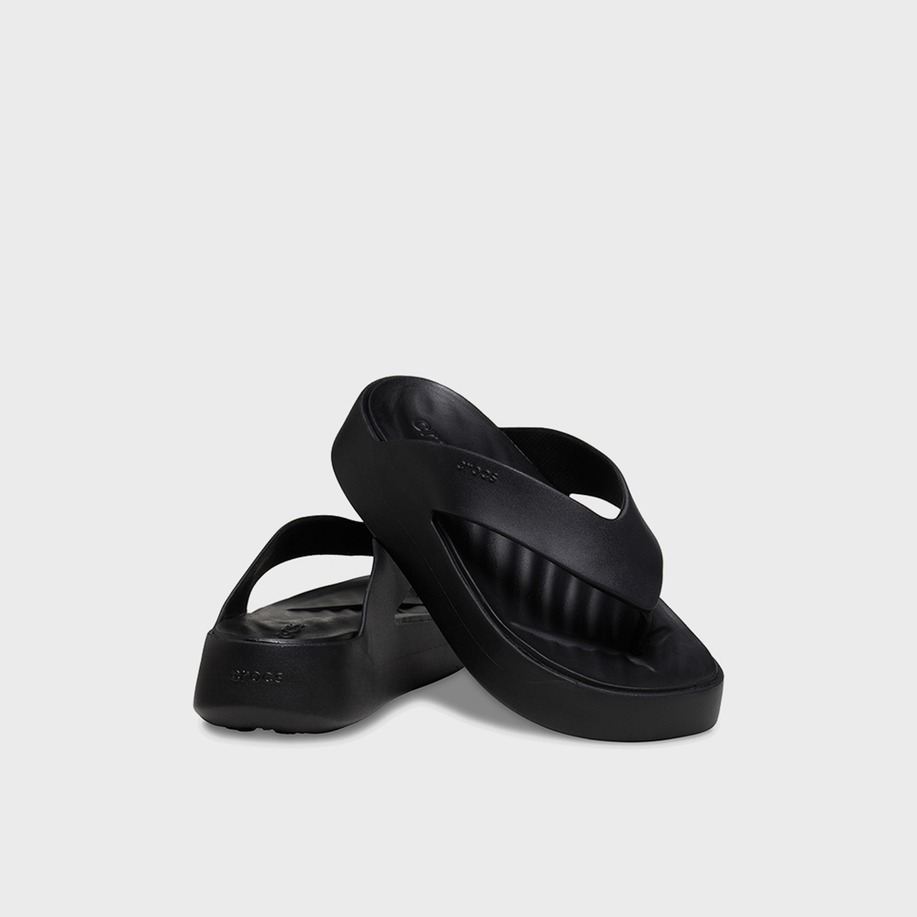 كروكس - صندل نسائي سهل الارتداء ذو ​​نعل سميك | 209410-001-women-shoes-flipflopsandslides-image-1