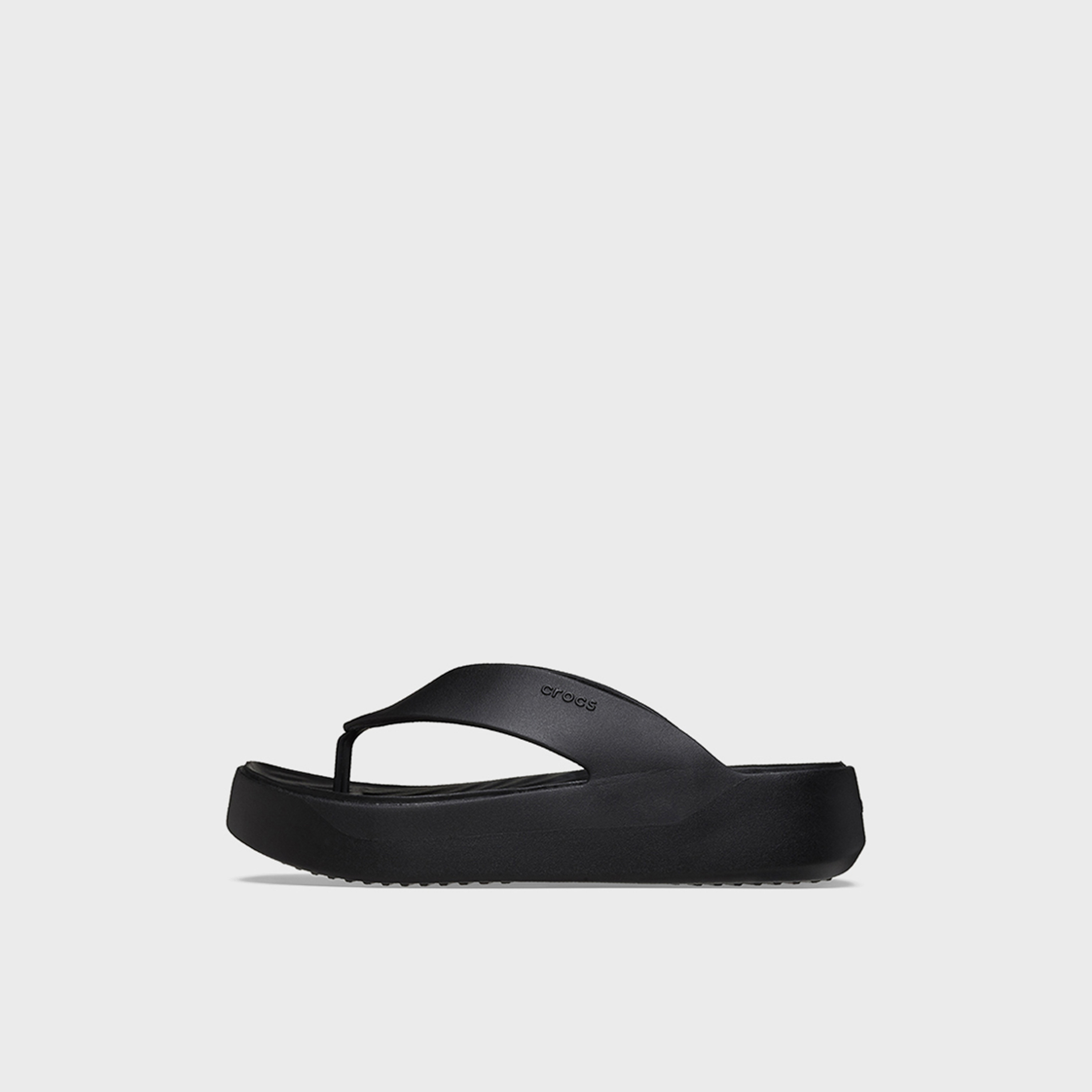كروكس - صندل نسائي سهل الارتداء ذو ​​نعل سميك | 209410-001-women-shoes-flipflopsandslides-image-6