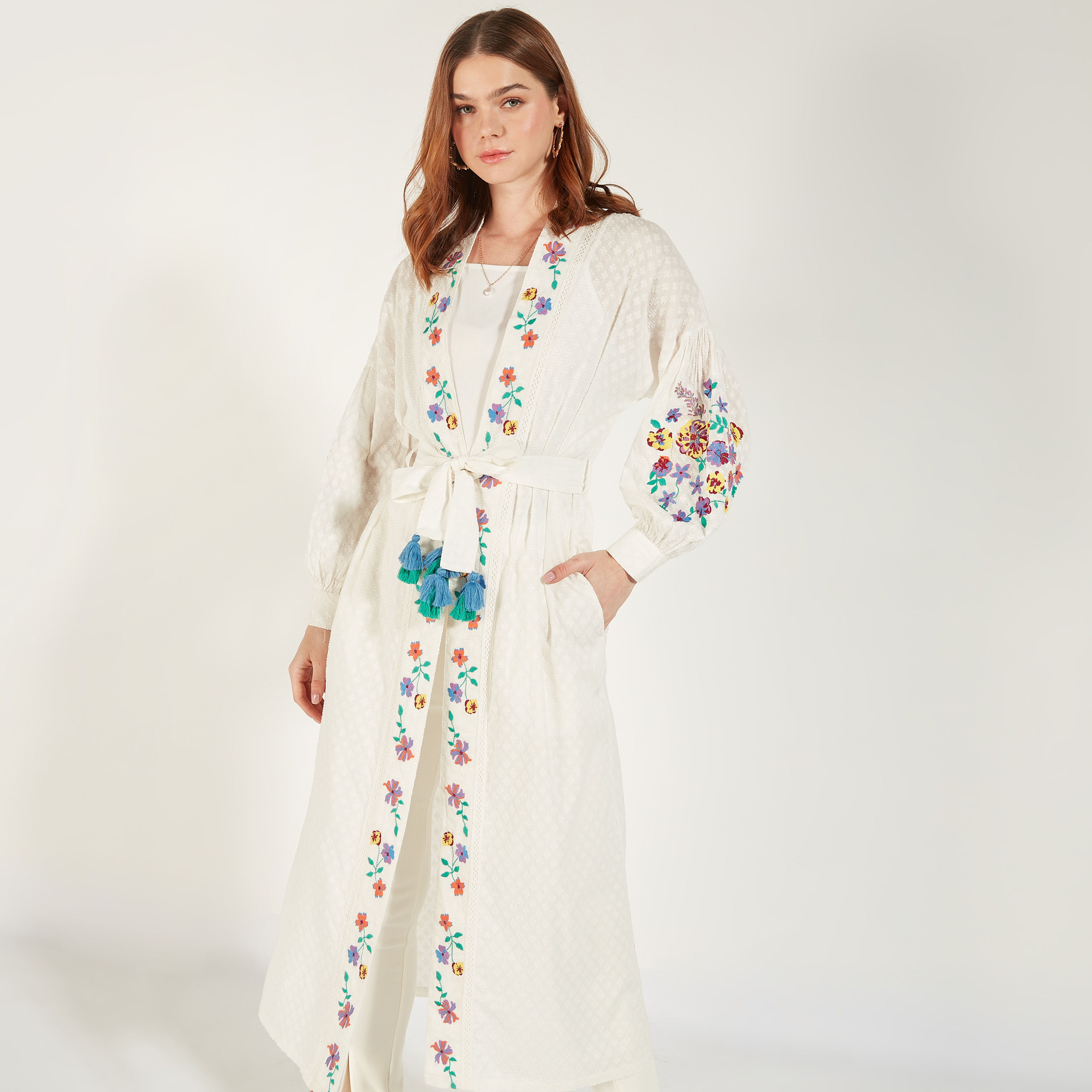 سترة طويلة مطرزة بأكمام طويلة وتفاصيل رباط من آيكونيك-women-clothing-shirtsandblouses-blouses-image-3