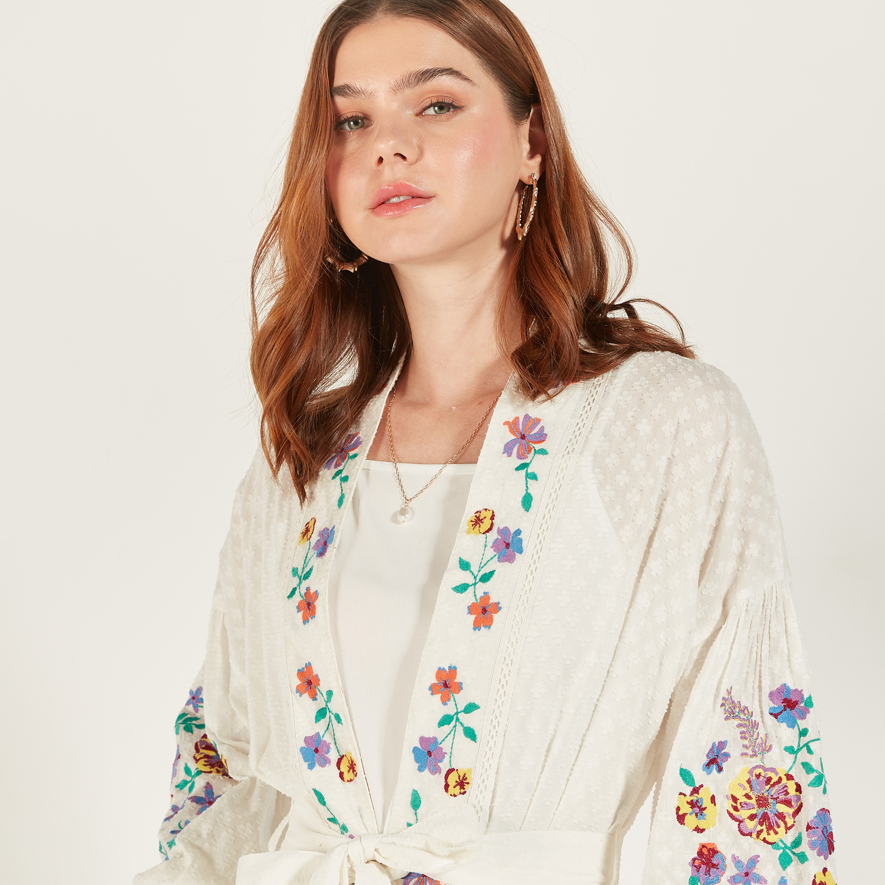 سترة طويلة مطرزة بأكمام طويلة وتفاصيل رباط من آيكونيك-women-clothing-shirtsandblouses-blouses-image-6