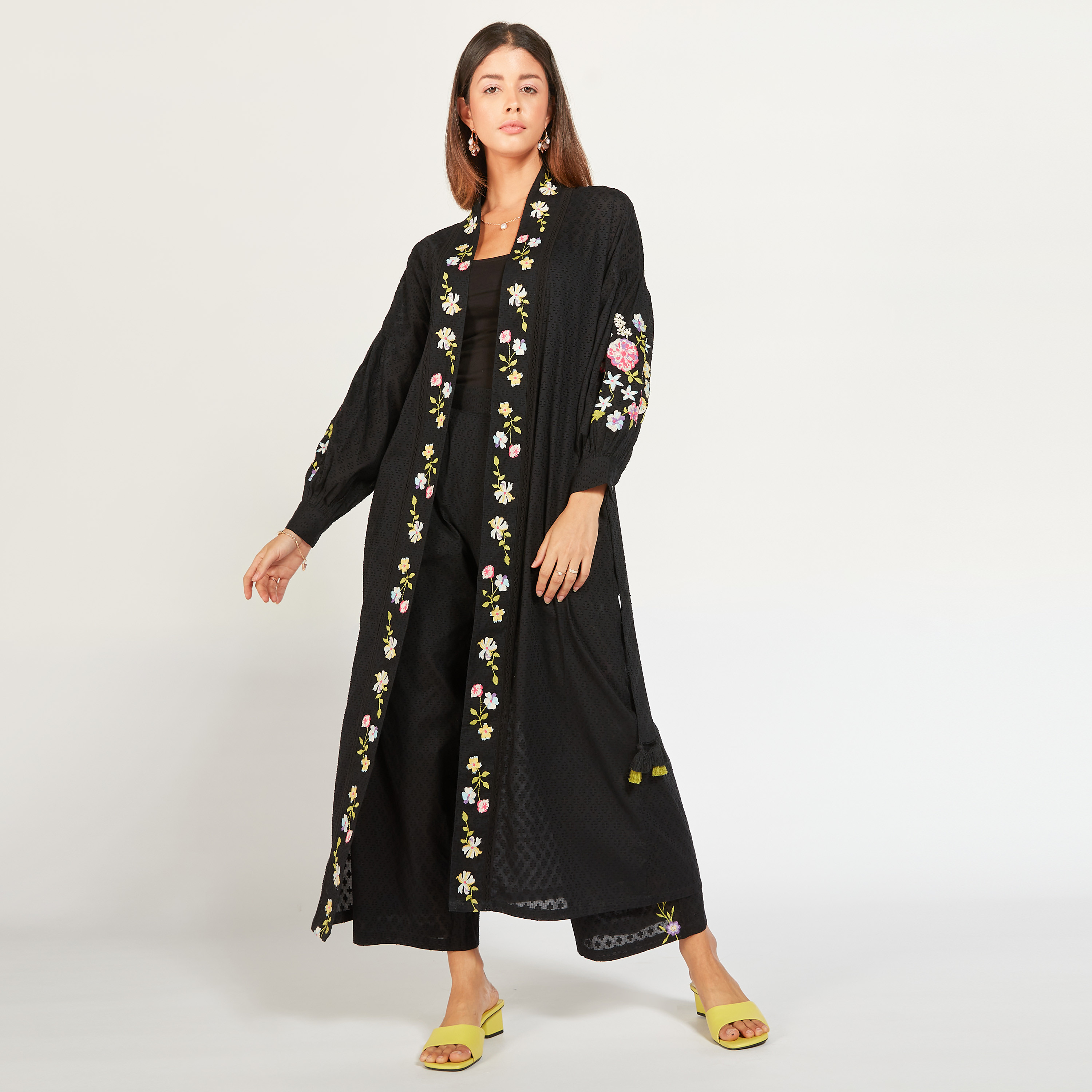 سترة طويلة مطرزة بأكمام طويلة وتفاصيل رباط من آيكونيك-women-clothing-shirtsandblouses-blouses-image-10
