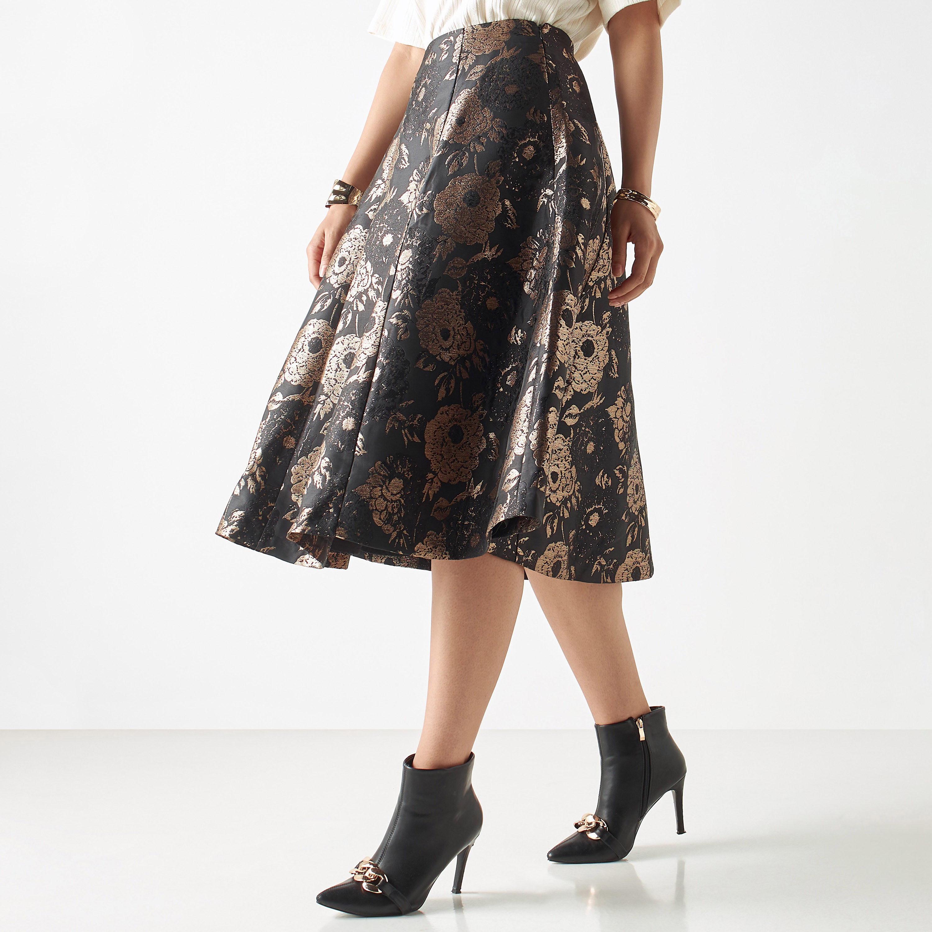 Buy Women s Iconic Floral Textured Midi A line Skirt with Zip Closure Online Centrepoint Kuwait