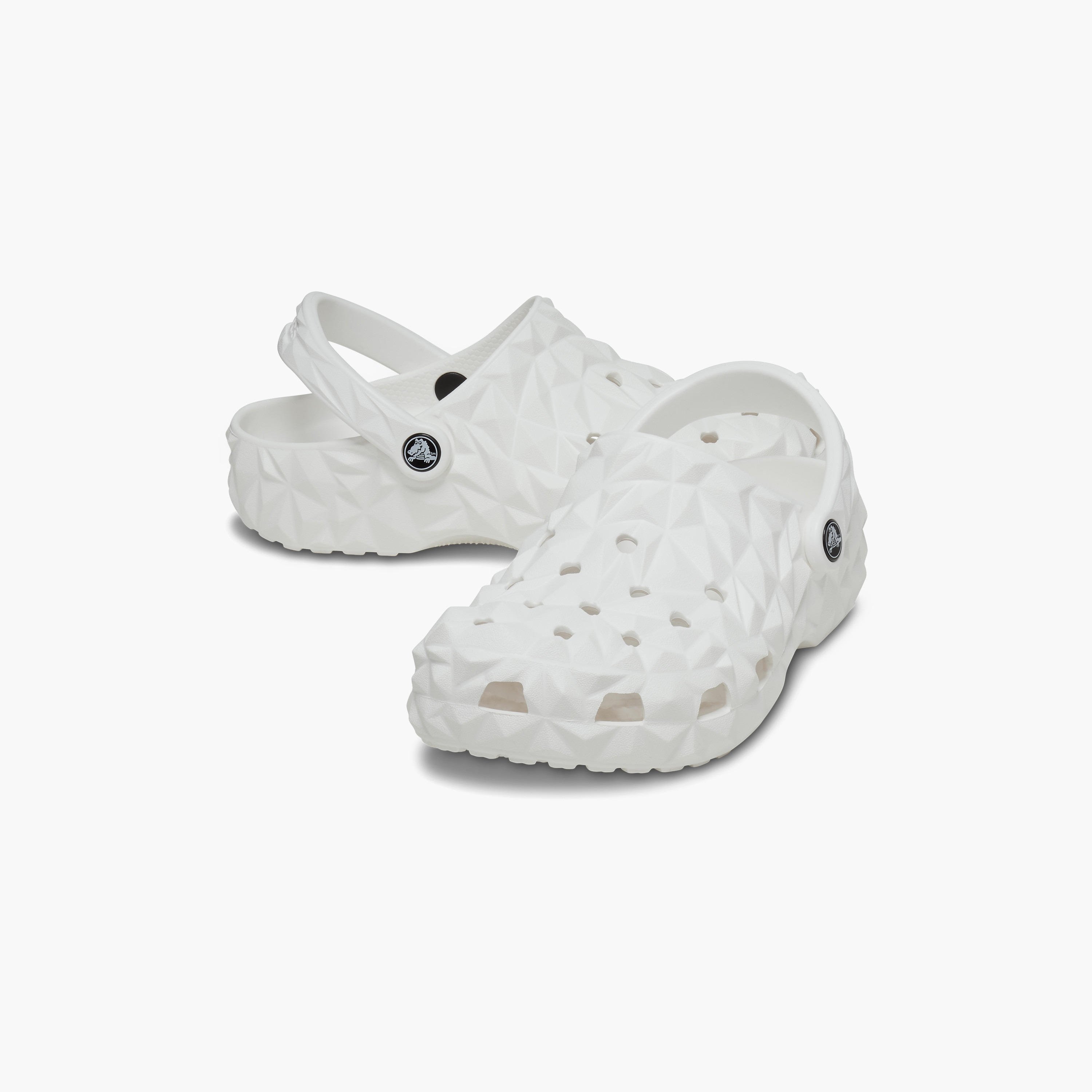 قباقيب هندسية كلاسيكية من كروكس للجنسين ذو سليب أون | 209563-100-men-shoes-sandals-image-1
