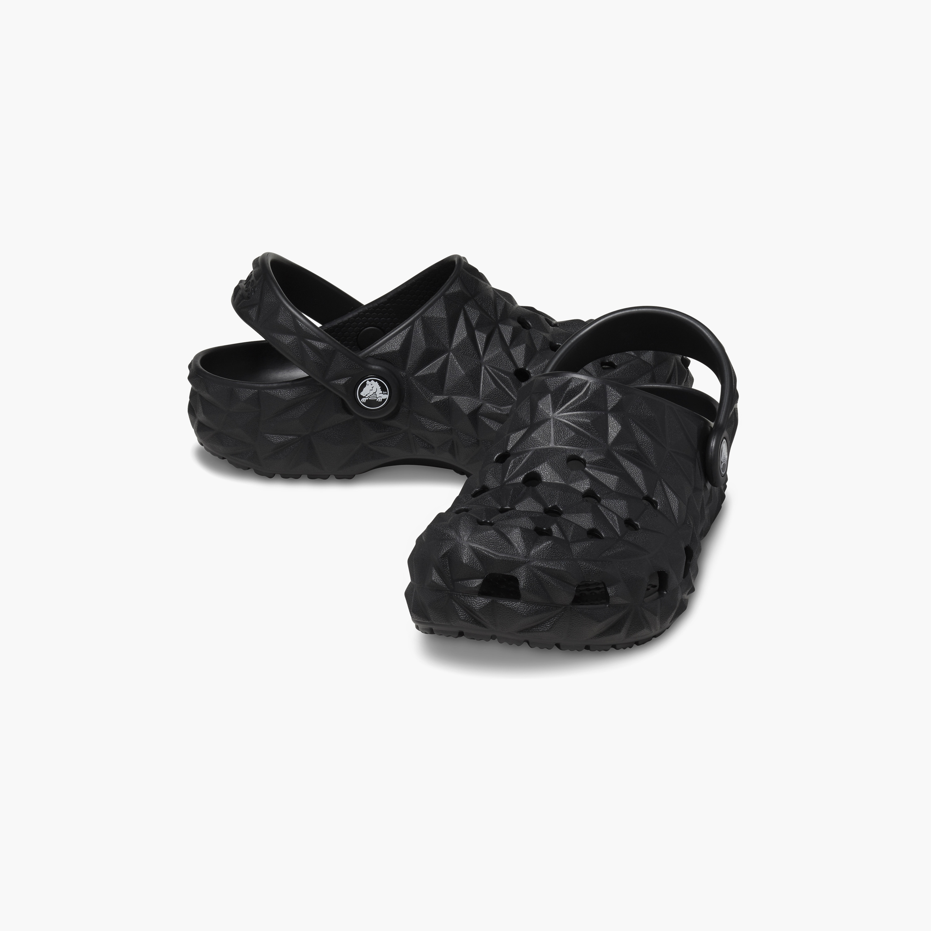قباقيب هندسية كلاسيكية من كروكس للأطفال ذو سليب أون | 209572-001-boys-shoes-sandals-image-1