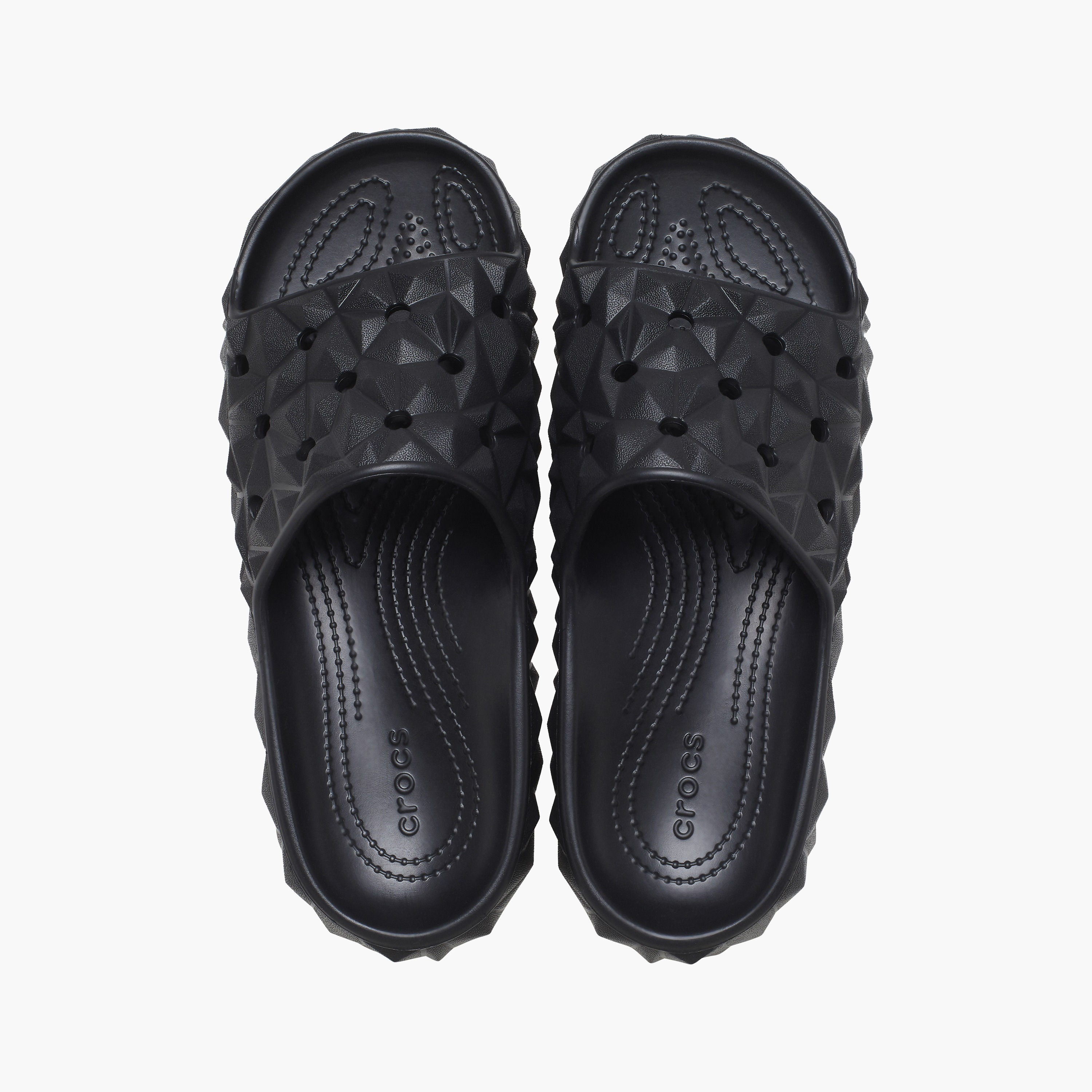 شبشب كروكس للجنسين ذو سليب أون بتصميم كلاسيكي II هندسي | 209608-001-women-shoes-sandals-flats-image-1