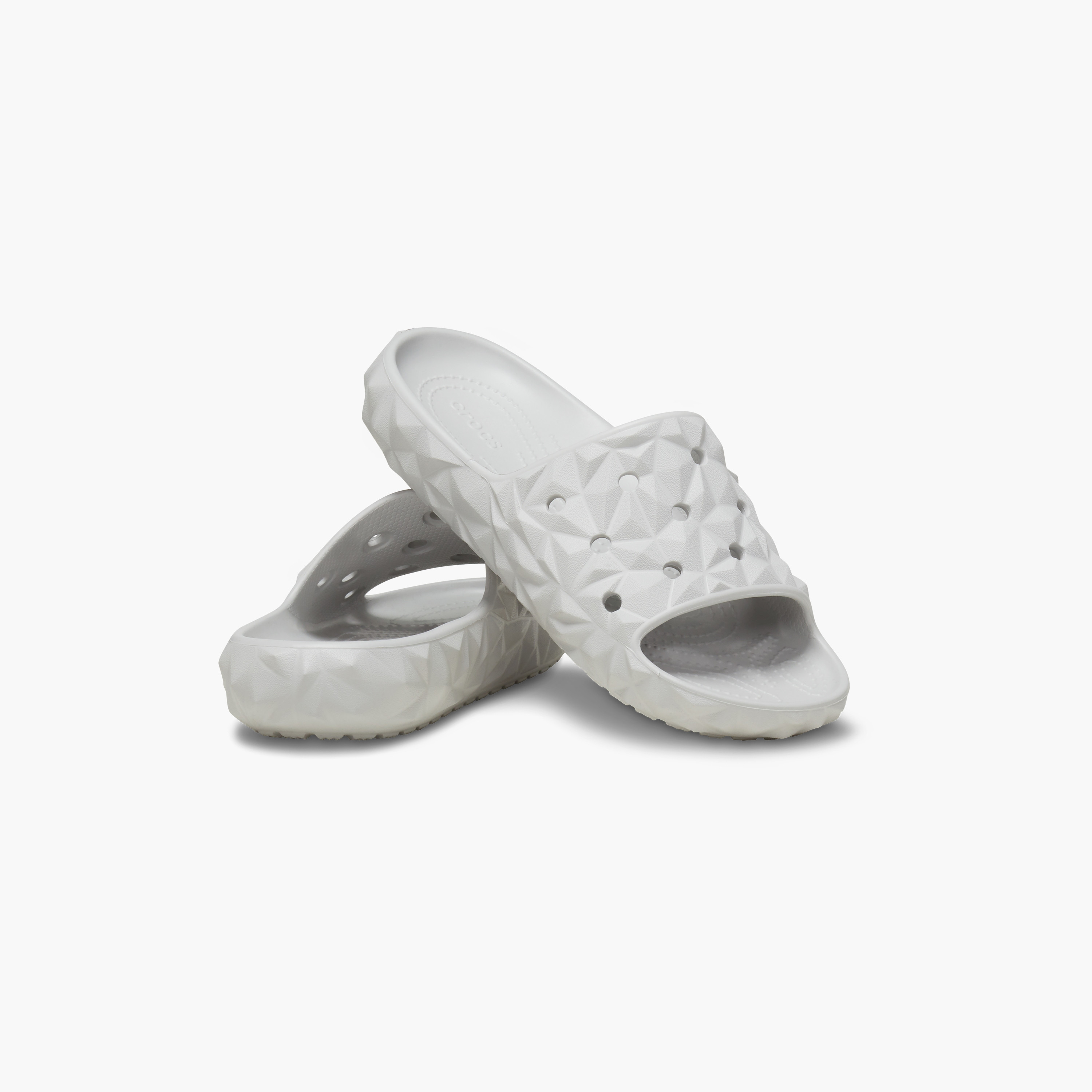 شبشب كروكس للجنسين ذو سليب أون بتصميم كلاسيكي II هندسي | 209608-1FT-women-shoes-sandals-flats-image-2
