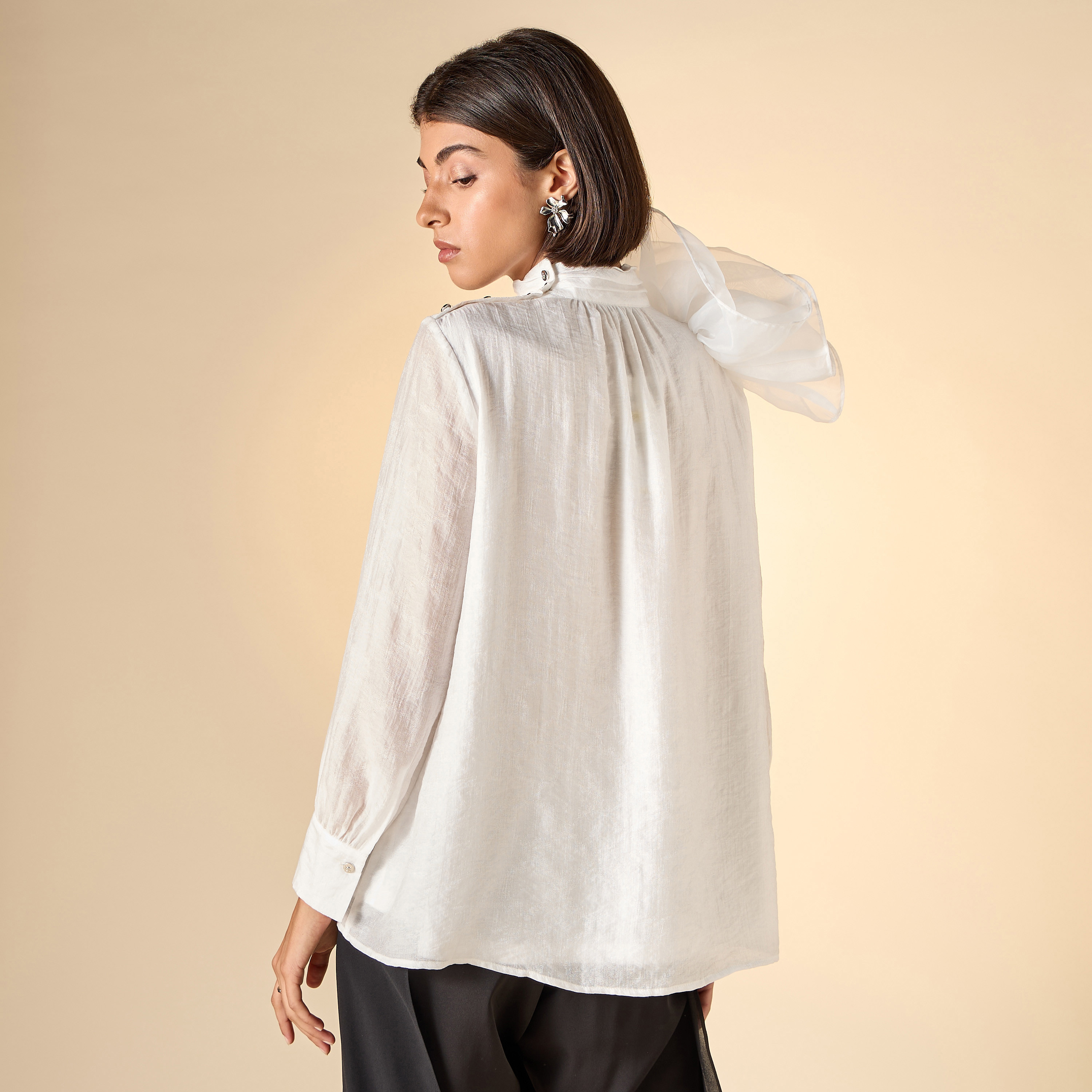 بلوزة مزينة بياقة عالية وأكمام طويلة من آيكونيك-women-clothing-shirtsandblouses-blouses-image-3