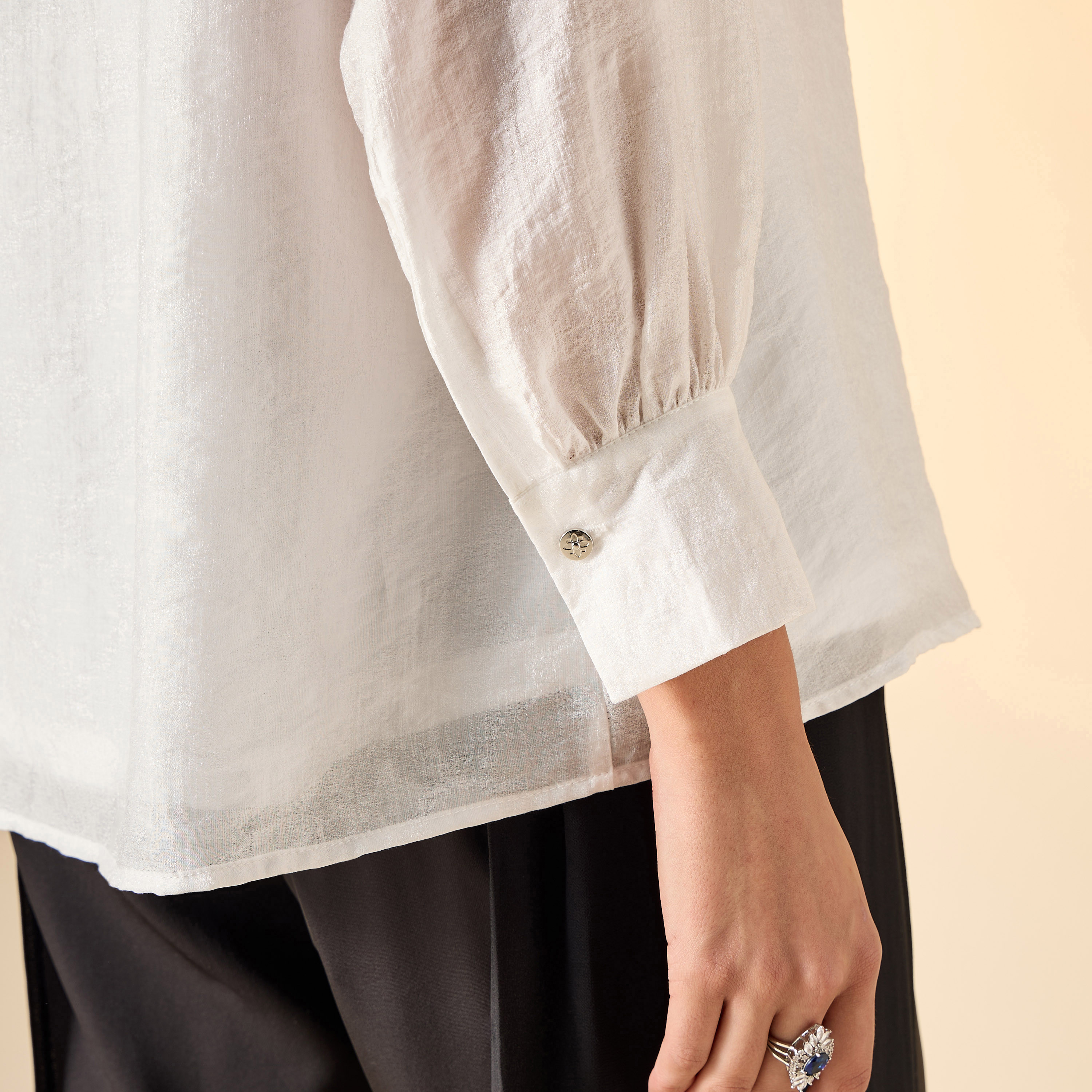 بلوزة مزينة بياقة عالية وأكمام طويلة من آيكونيك-women-clothing-shirtsandblouses-blouses-image-5