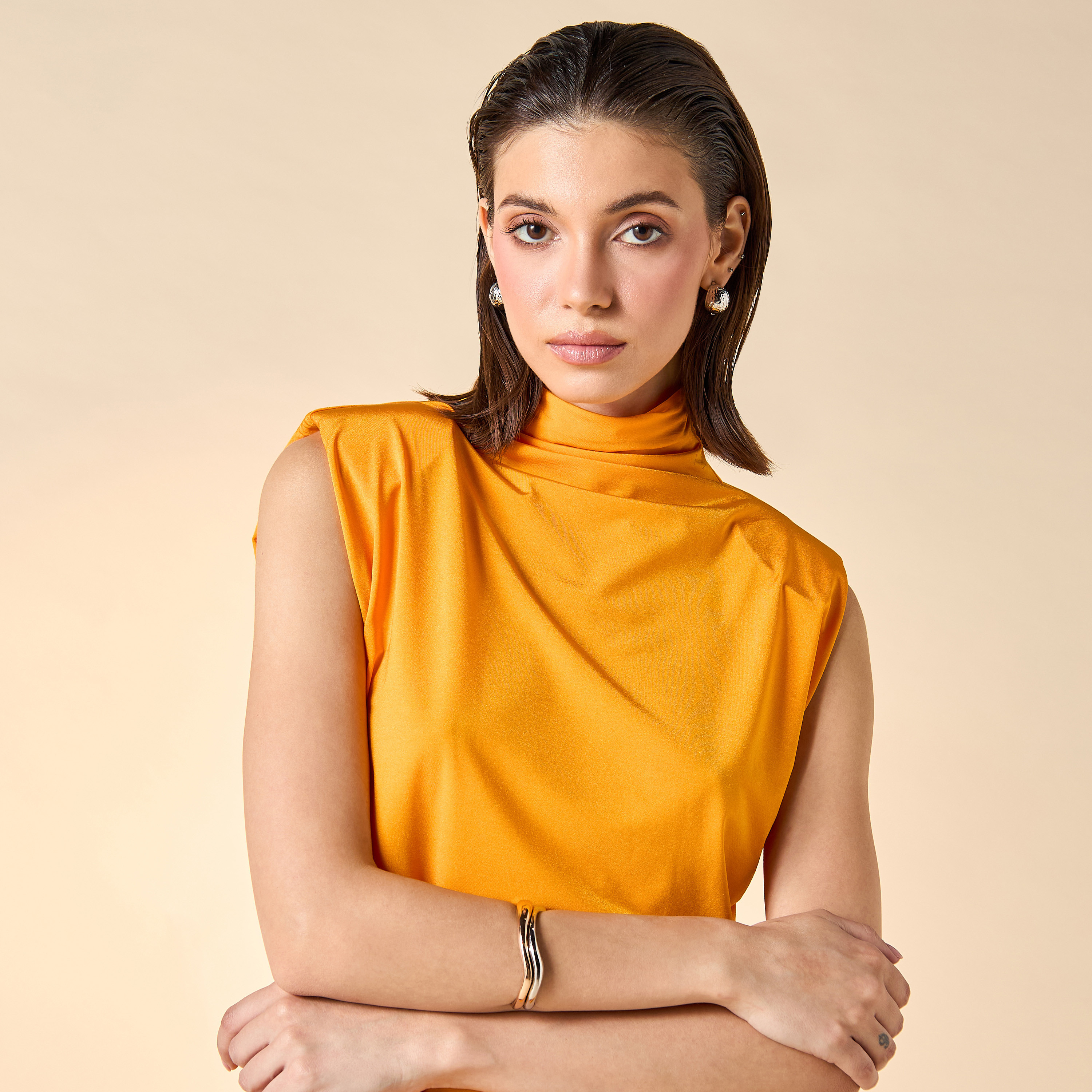 بلوزة دون أكمام بقصة مريحة وياقة عالية من آيكونيك-women-clothing-shirtsandblouses-blouses-image-20