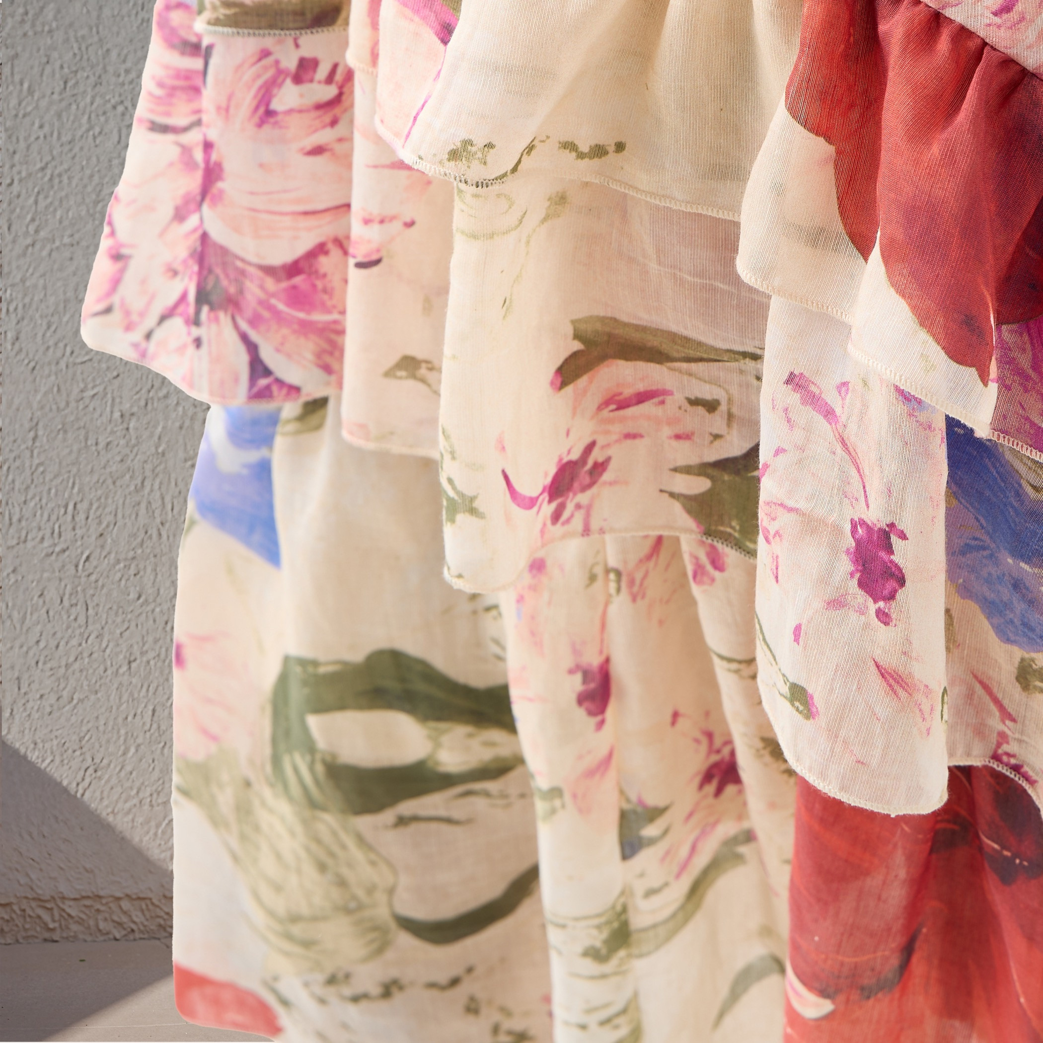 Iconic Floral Print Sleeveless Linen Blend Dress with Scoop Neck and Ruffle Detail-women-clothing-dresses-image-5