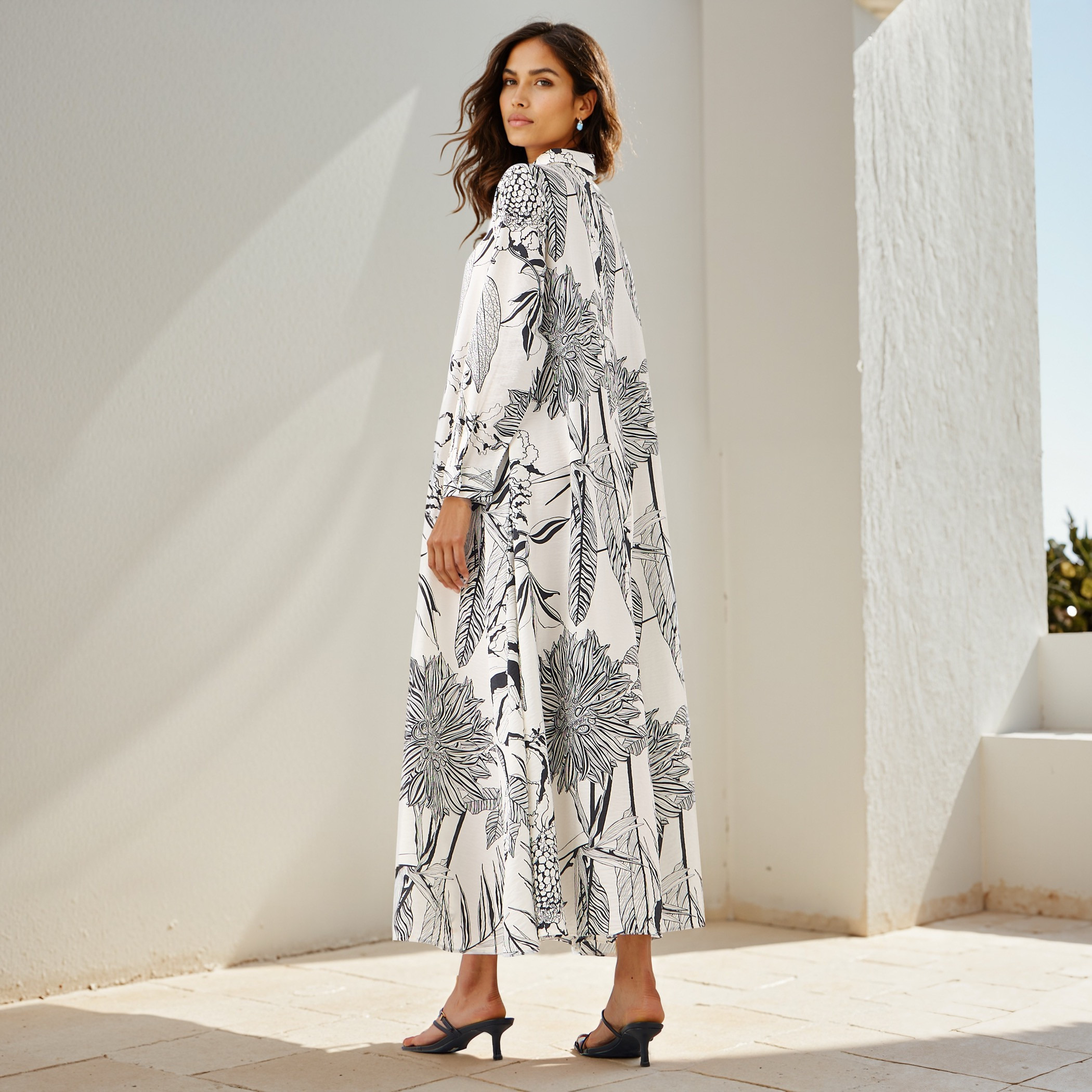 Iconic Printed Trapeze Maxi Dress with Collar and Long Sleeves-women-clothing-dresses-image-3