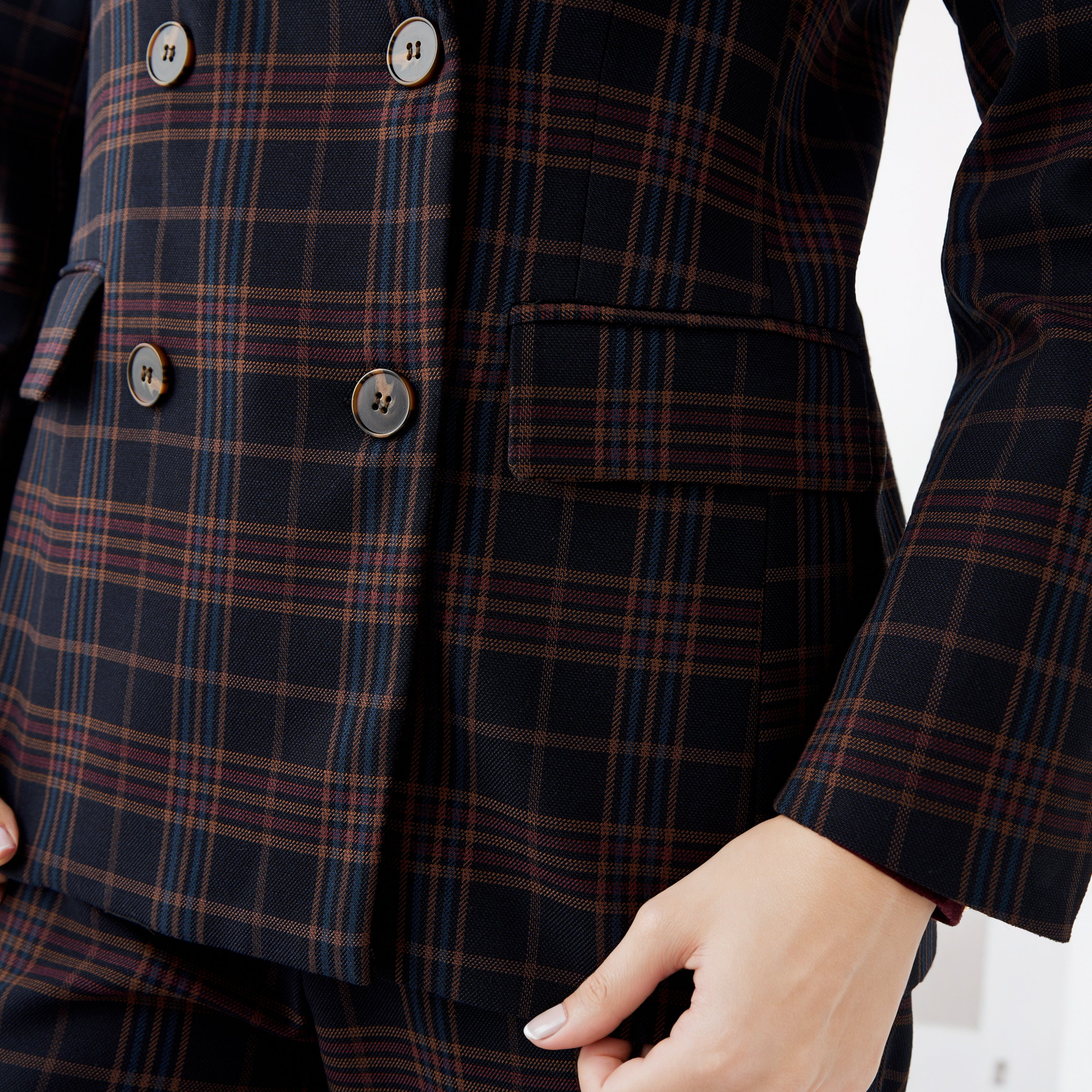 Iconic Checked Peak Lapel Jacket-women-winterwear-coatsandjackets-jackets-image-4
