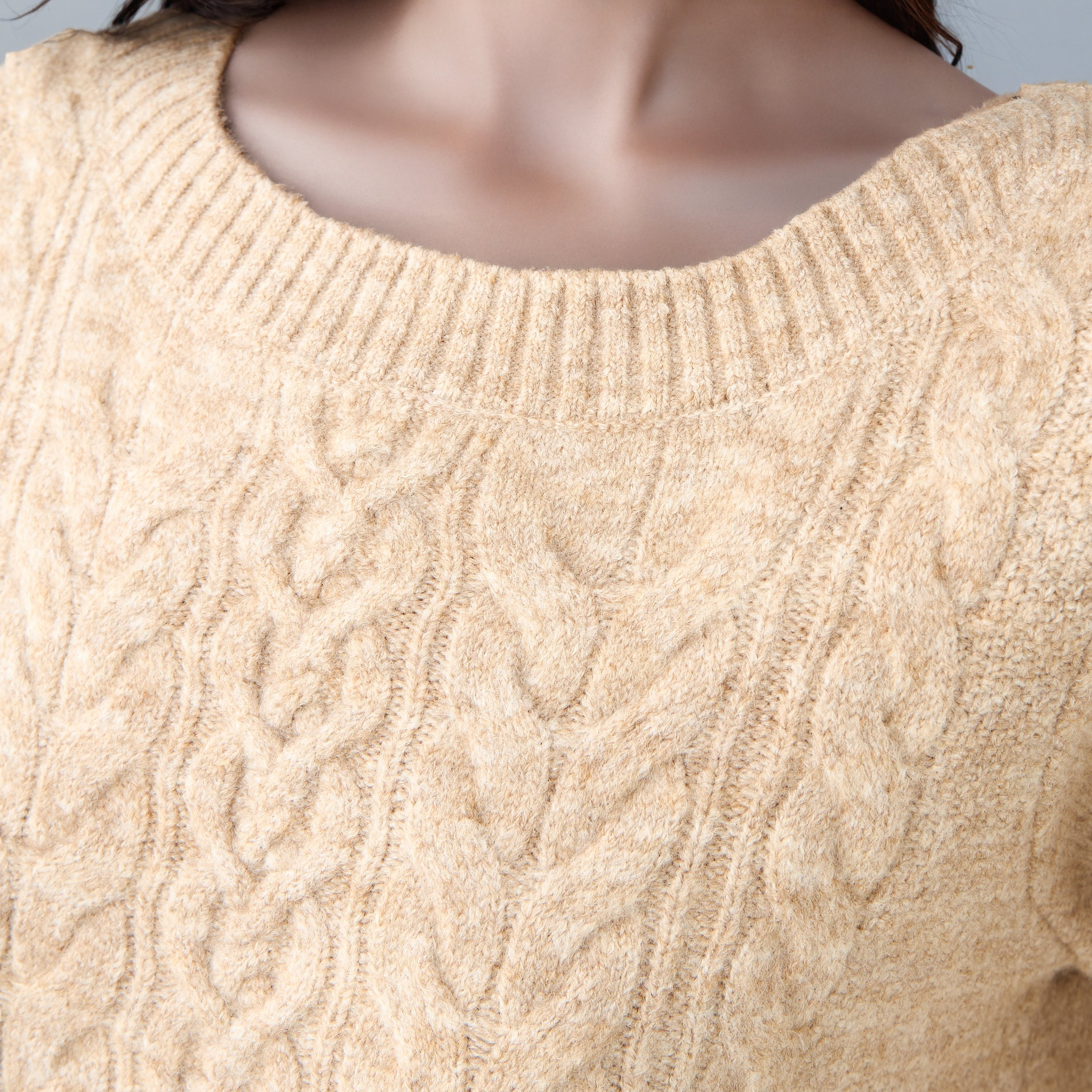 كنزة بياقة ضيقة وقصة عادية وحياكة كابل من آيكونيك-women-clothing-cardigansandjumpers-jumpers-image-1