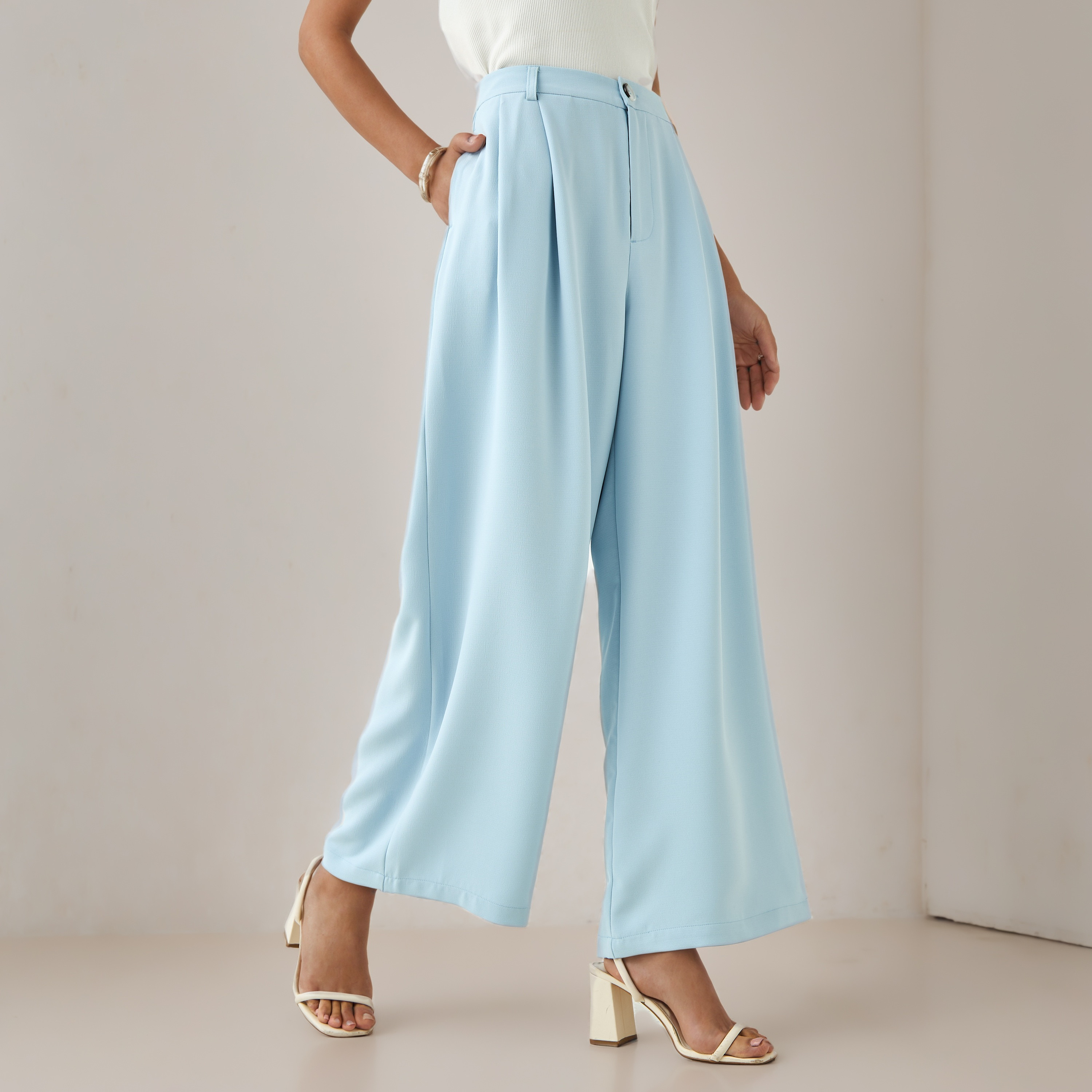 بنطلون بكسرات وساق واسعة من آيكونيك-women-clothing-trousers-image-1