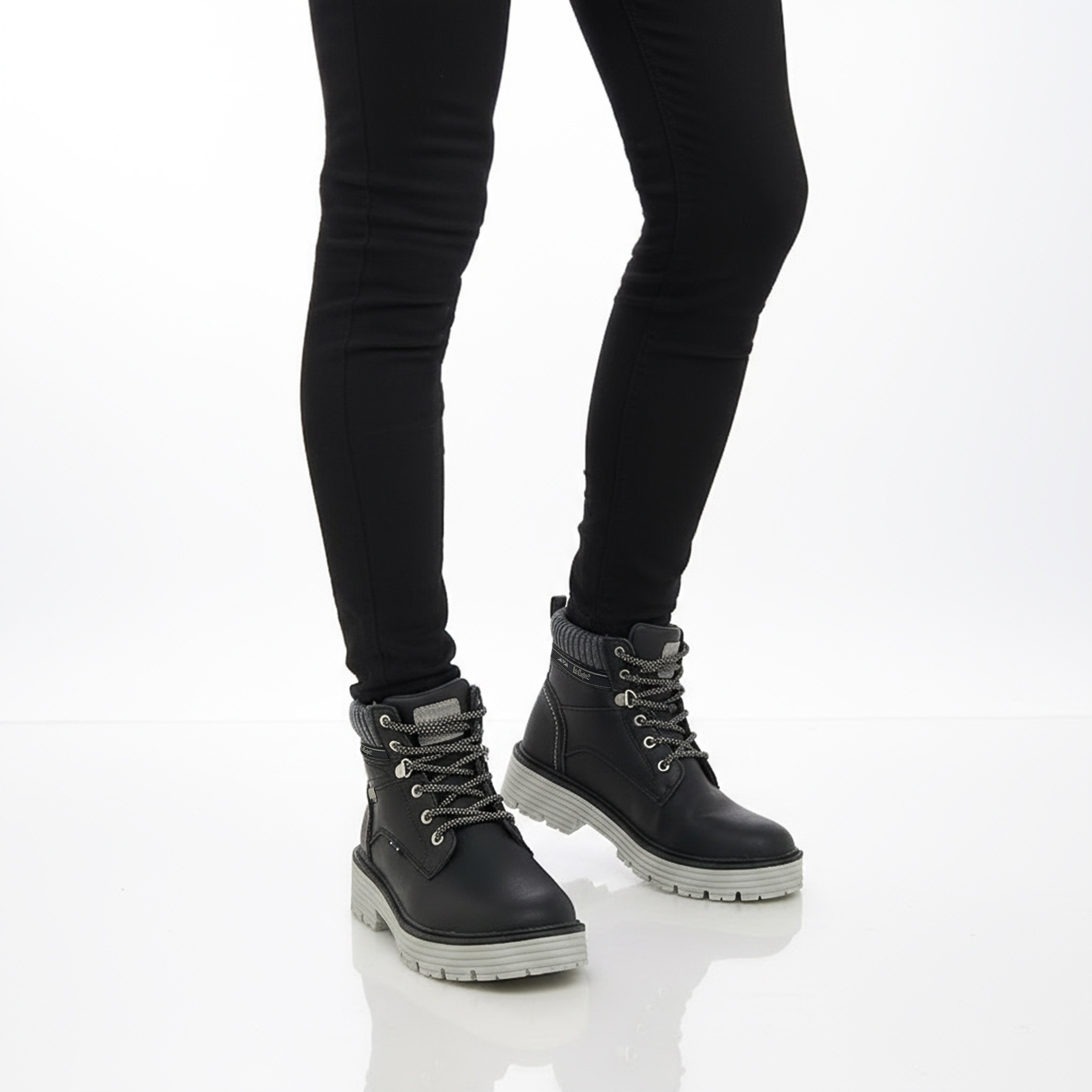 بوت طول الكاحل برباط للنساء من لي كوبر-women-shoes-boots-image-2