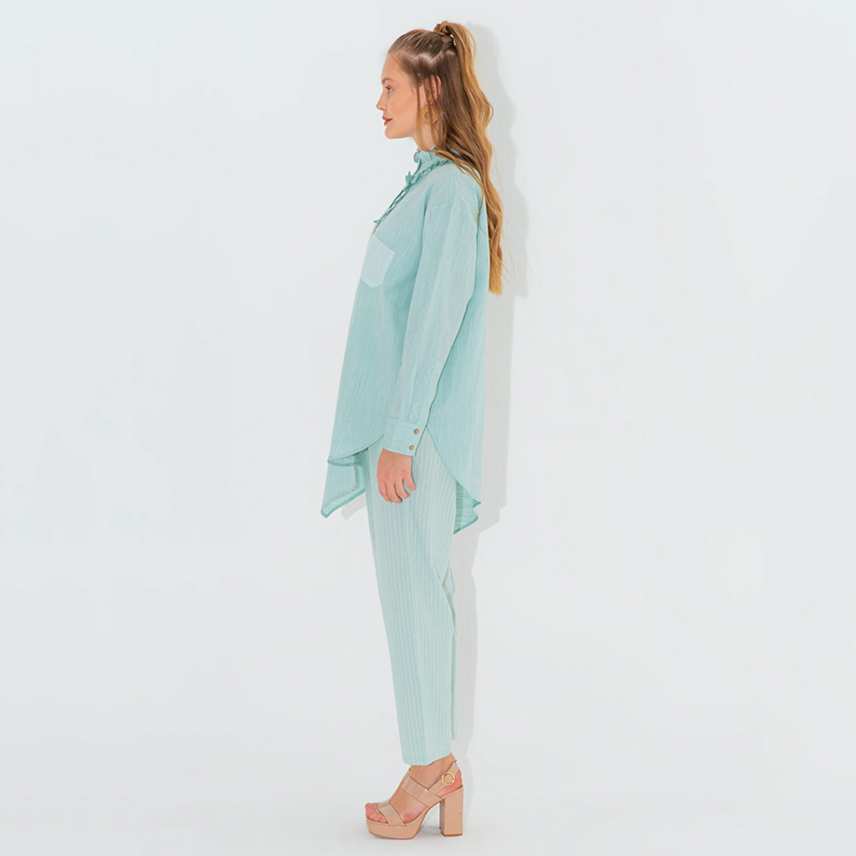 قميص سادة طويل بتفاصيل كشكشة وياقة عالية من أنوتاه-women-clothing-shirtsandblouses-blouses-image-3