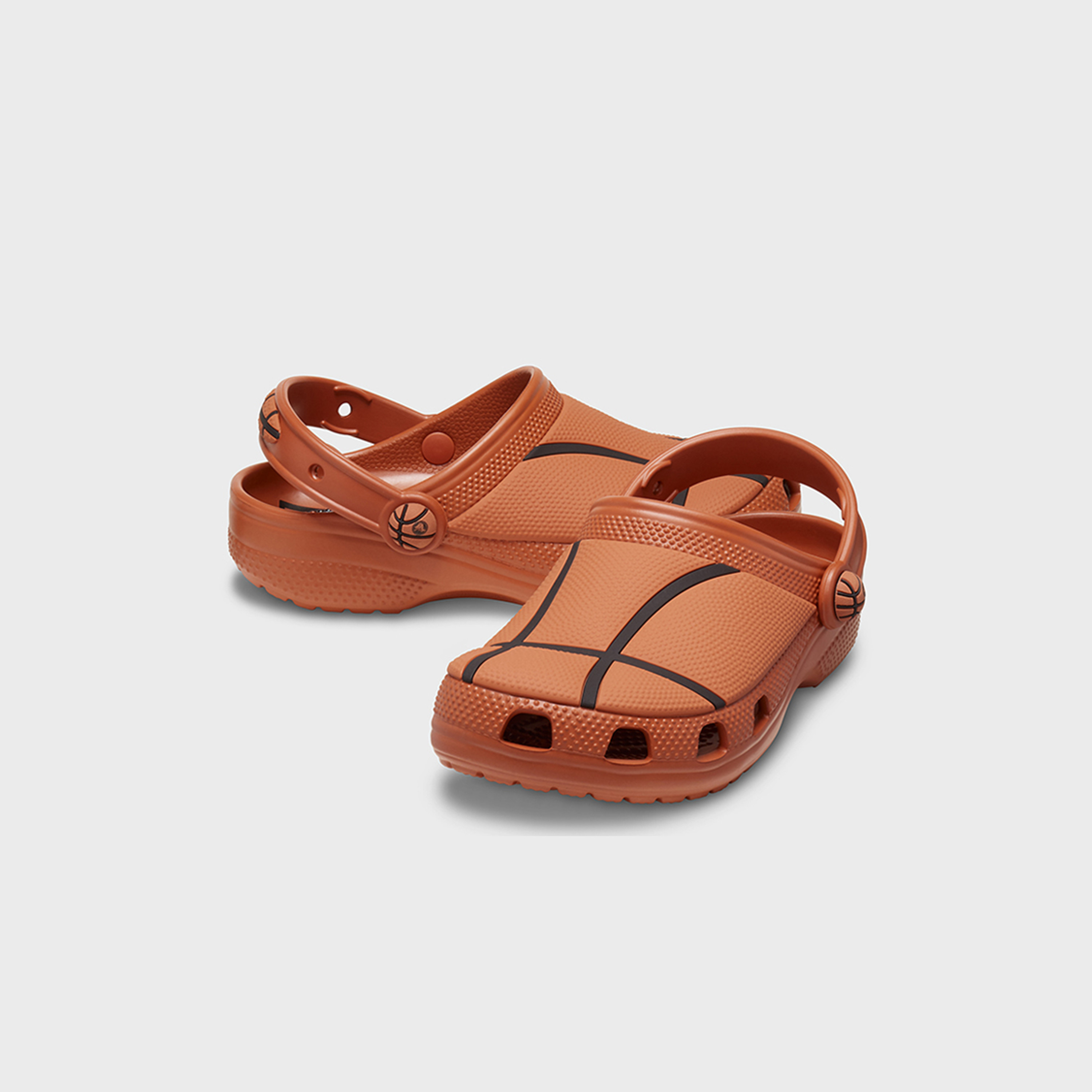 كروكس حذاء كرة السلة كلاسيكي سهل الارتداء للأطفال | 210021-805-boys-shoes-sandals-image-1