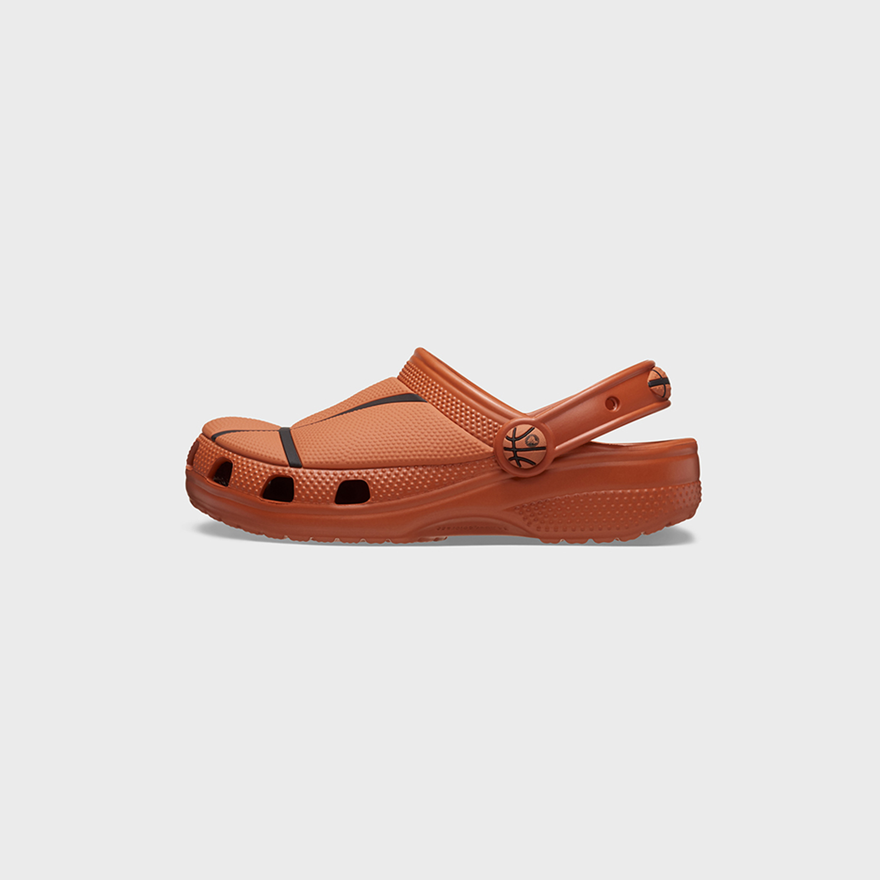 كروكس حذاء كرة السلة كلاسيكي سهل الارتداء للأطفال | 210021-805-boys-shoes-sandals-image-5