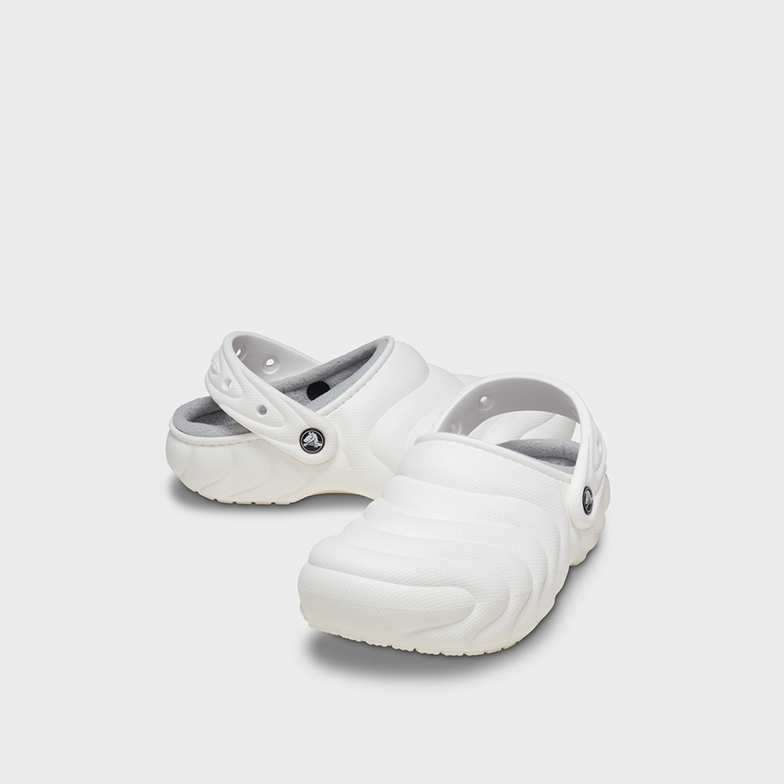 كروكس- شبشب كلاسيكي سهل الارتداء للجنسين | 210059-100-women-shoes-flipflopsandslides-image-1