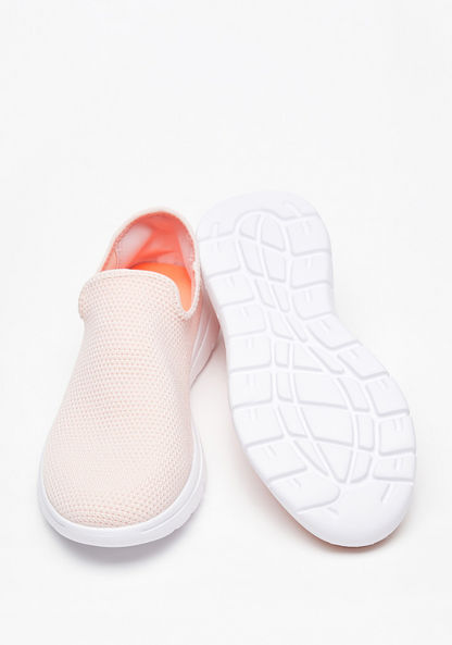 #tag18. Textured Slip-On Walking Shoes with Pull Tab Detail