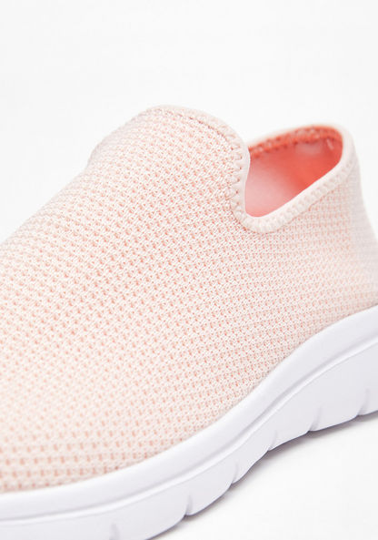 #tag18. Textured Slip-On Walking Shoes with Pull Tab Detail-Women%27s Sports Shoes-image-5