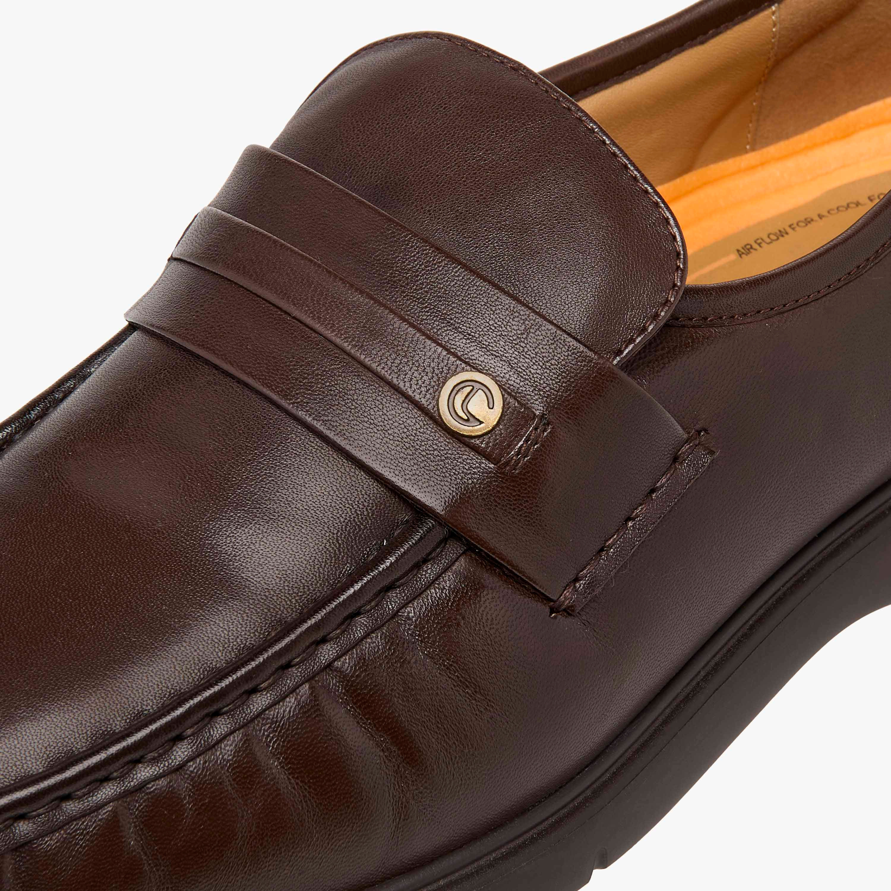 Le Confort Leather Solid Slip-On Moccasins-men-shoes-loafersandmoccasins-image-4