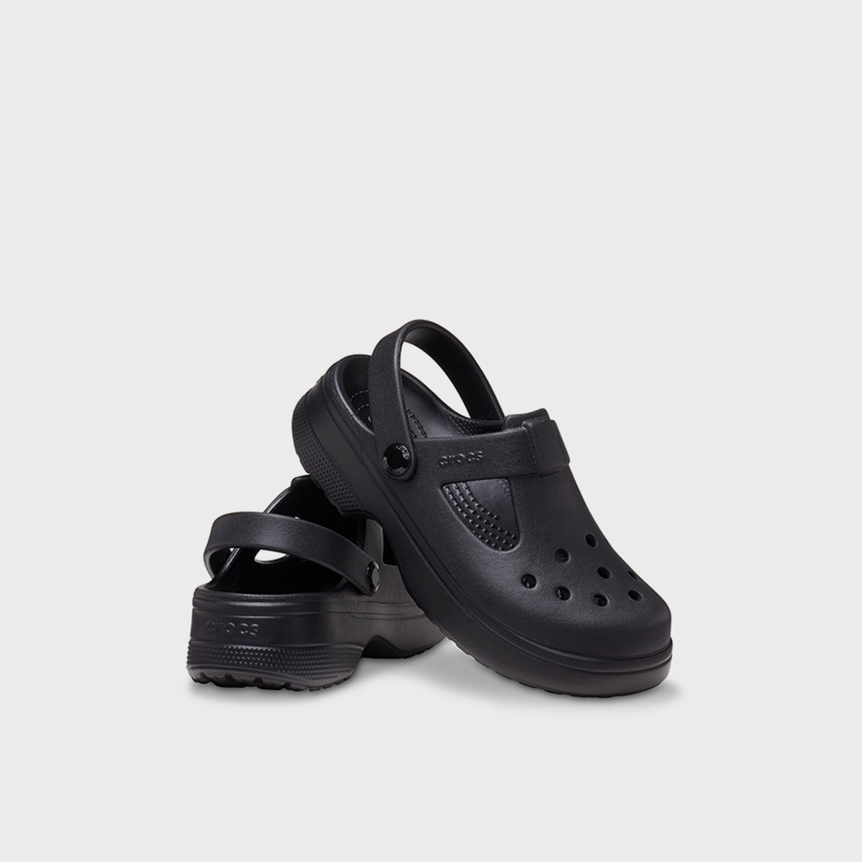 كروكس - حذاء ماري جين كلاسيكي سهل الارتداء للأطفال | 210615-001-boys-shoes-flipflopsandslides-image-1