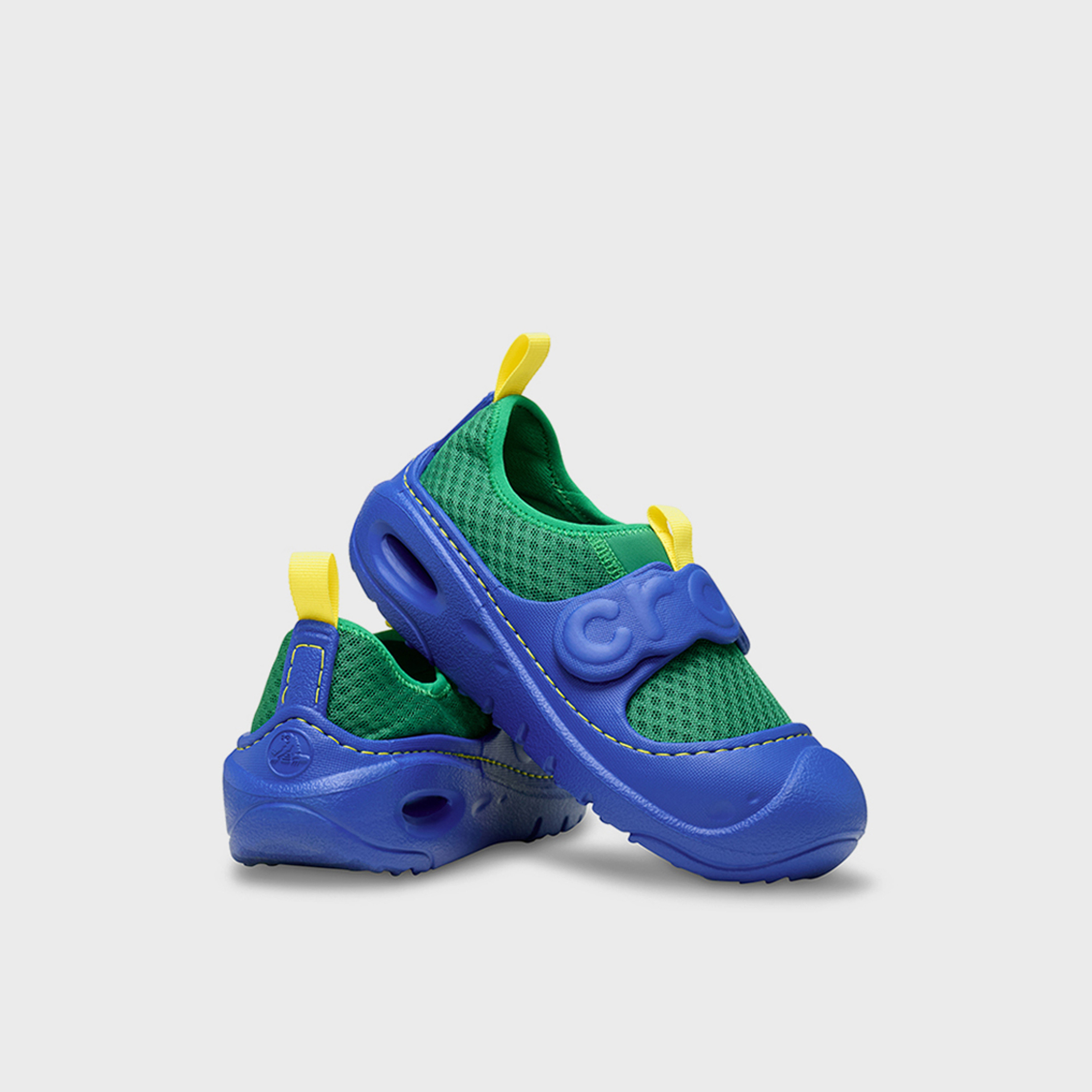 حذاء كروكس للأطفال من طراز «سليب أون سويفتووتر سبلاش» |  210620-3WH-boys-shoes-flipflopsandslides-image-1
