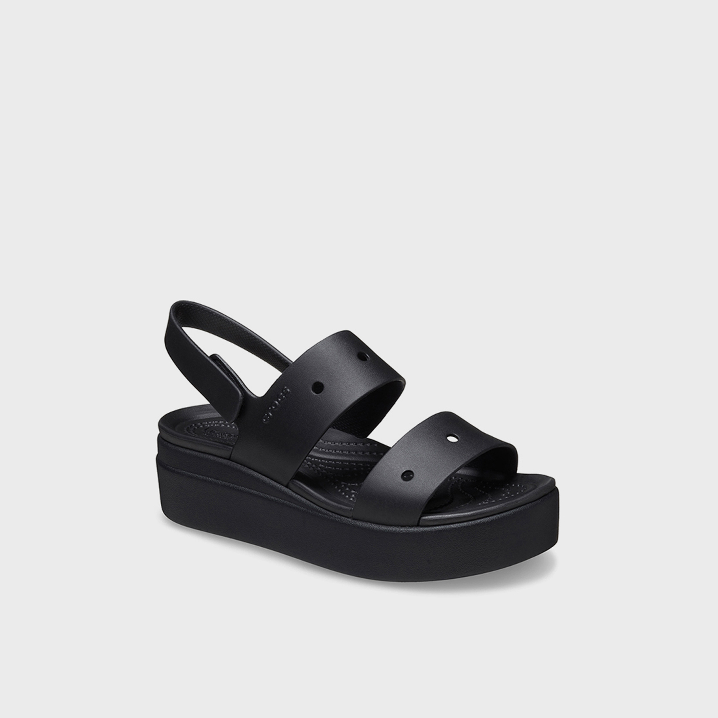 كروكس - صندل بروكلين 4يو للنساء حزام منصة بإبزيم لاصق | 210676-001-women-shoes-sandals-flats-image-3