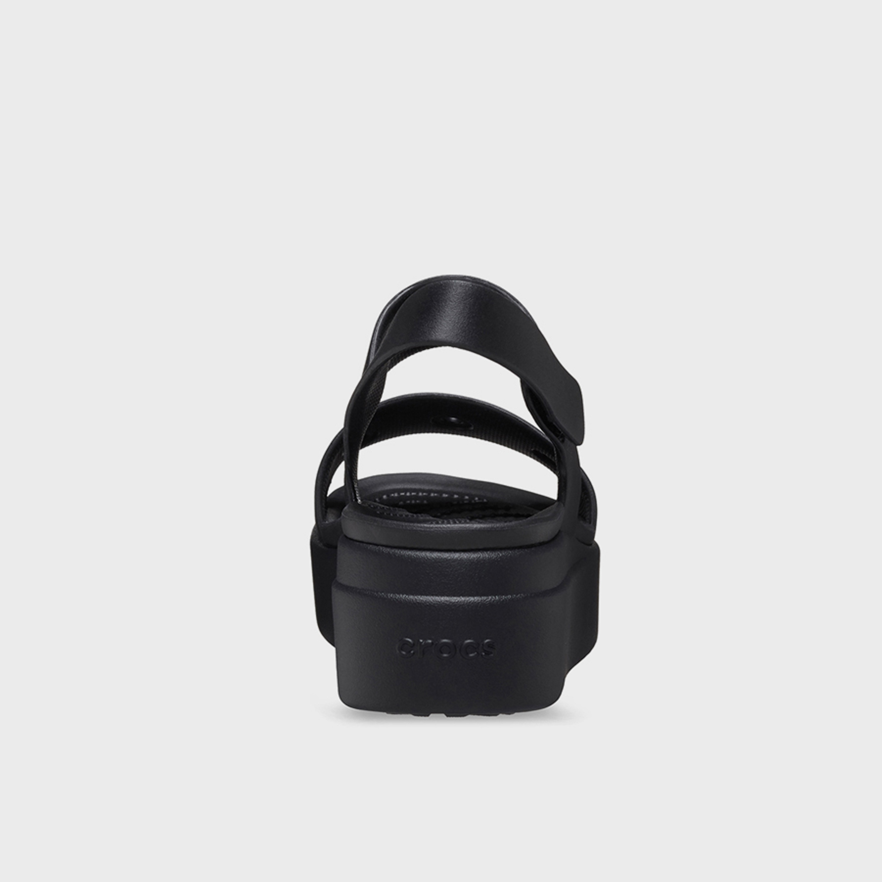 كروكس - صندل بروكلين 4يو للنساء حزام منصة بإبزيم لاصق | 210676-001-women-shoes-sandals-flats-image-4