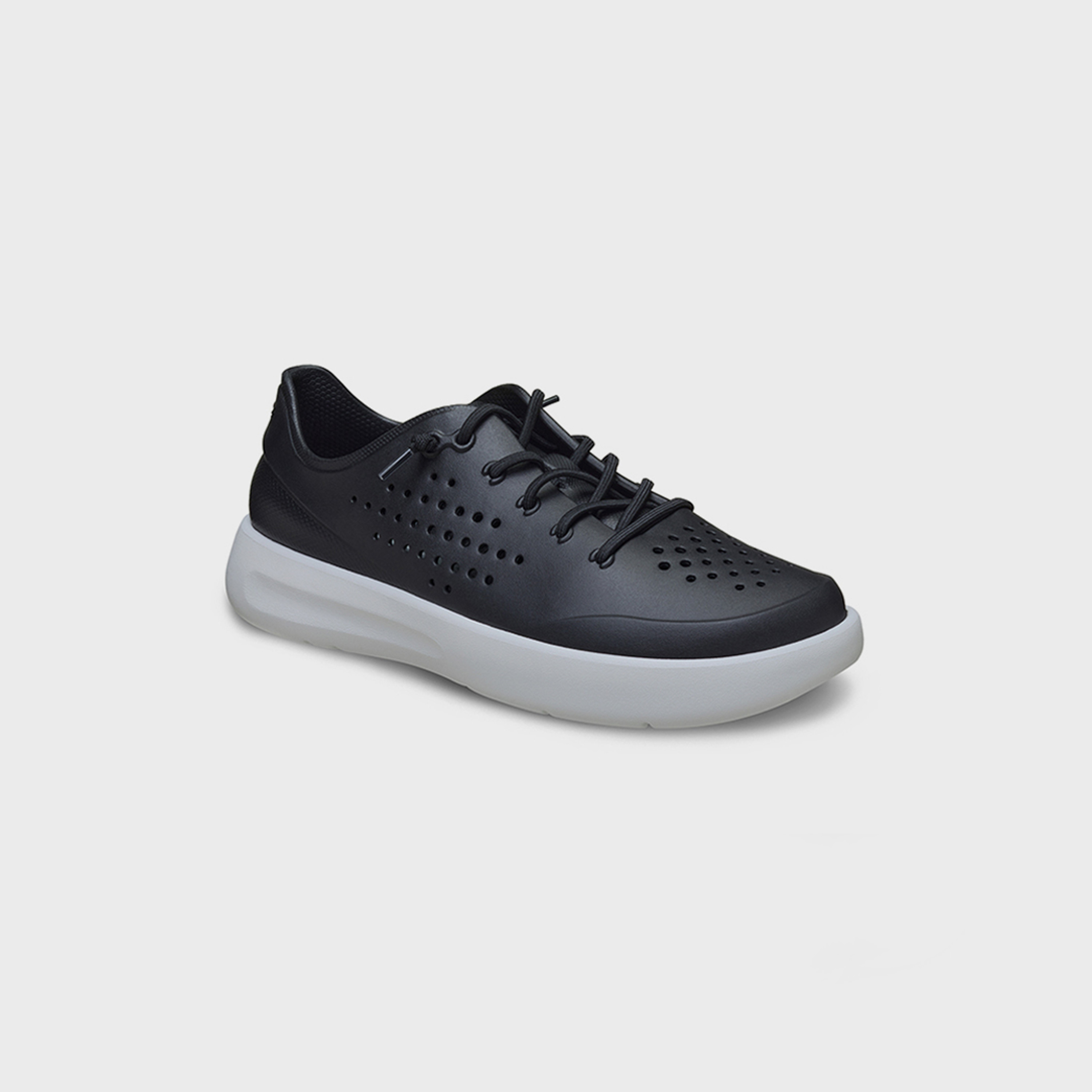 كروكس حذاء رياضي منخفض الكاحل برباط إن موشن للرجال | 210831-0OC-men-shoes-sneakers-image-3