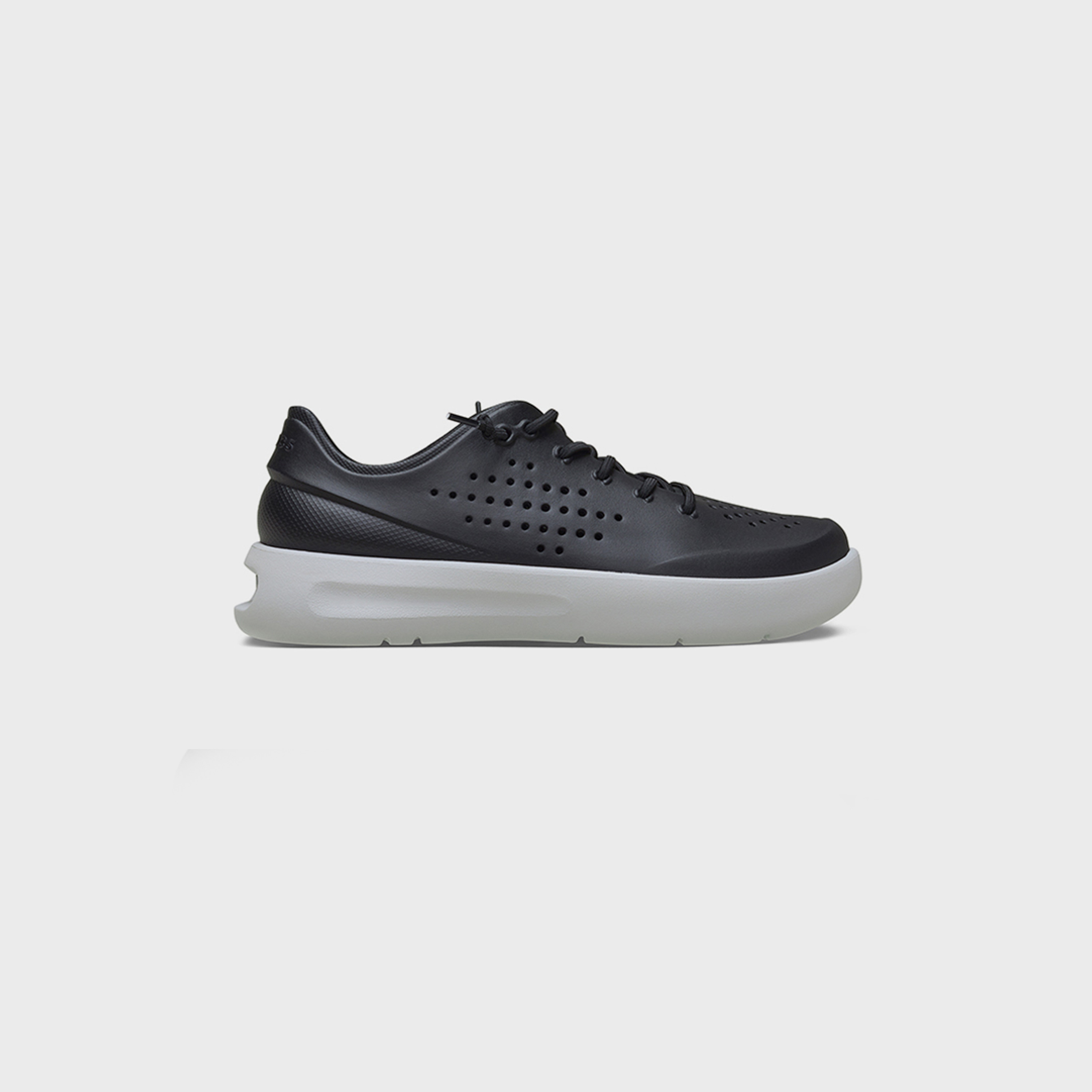 كروكس حذاء رياضي منخفض الكاحل برباط إن موشن للرجال | 210831-0OC-men-shoes-sneakers-image-4