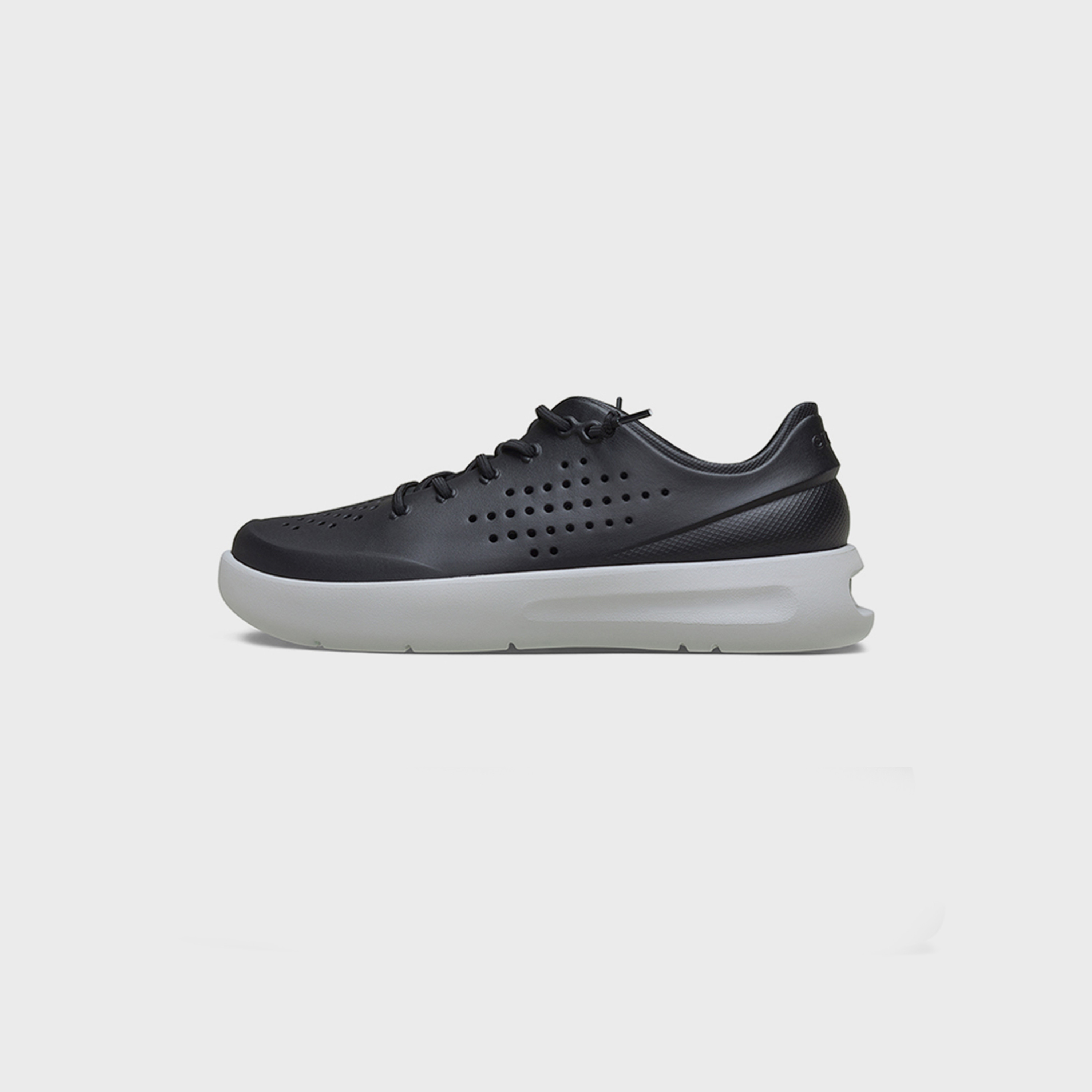 كروكس حذاء رياضي منخفض الكاحل برباط إن موشن للرجال | 210831-0OC-men-shoes-sneakers-image-5